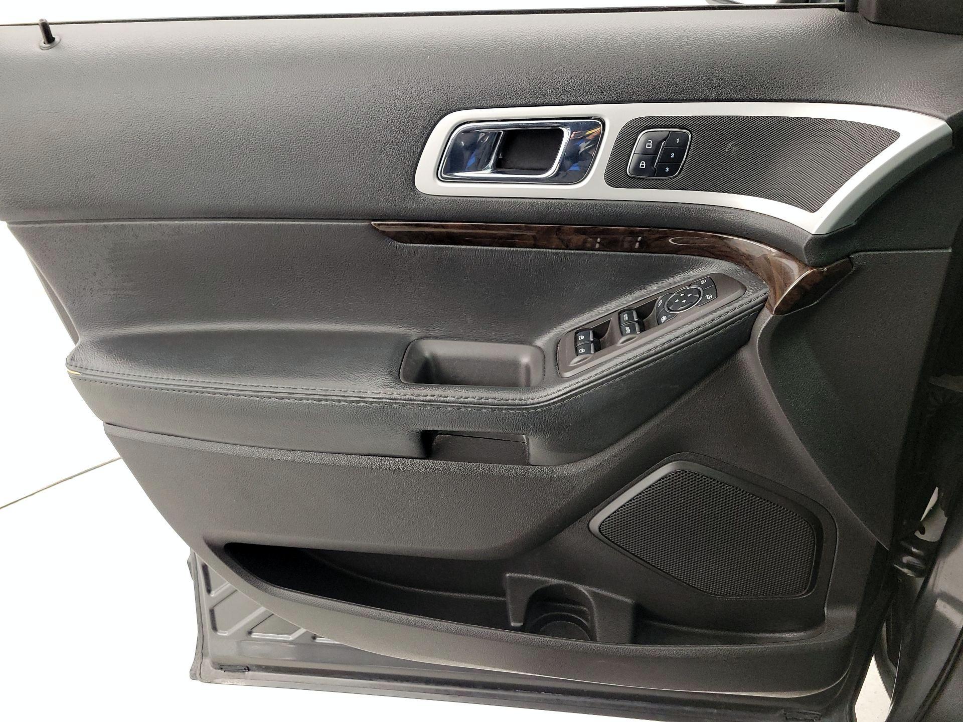 Thumbnail: 2015 Ford Explorer - 12
