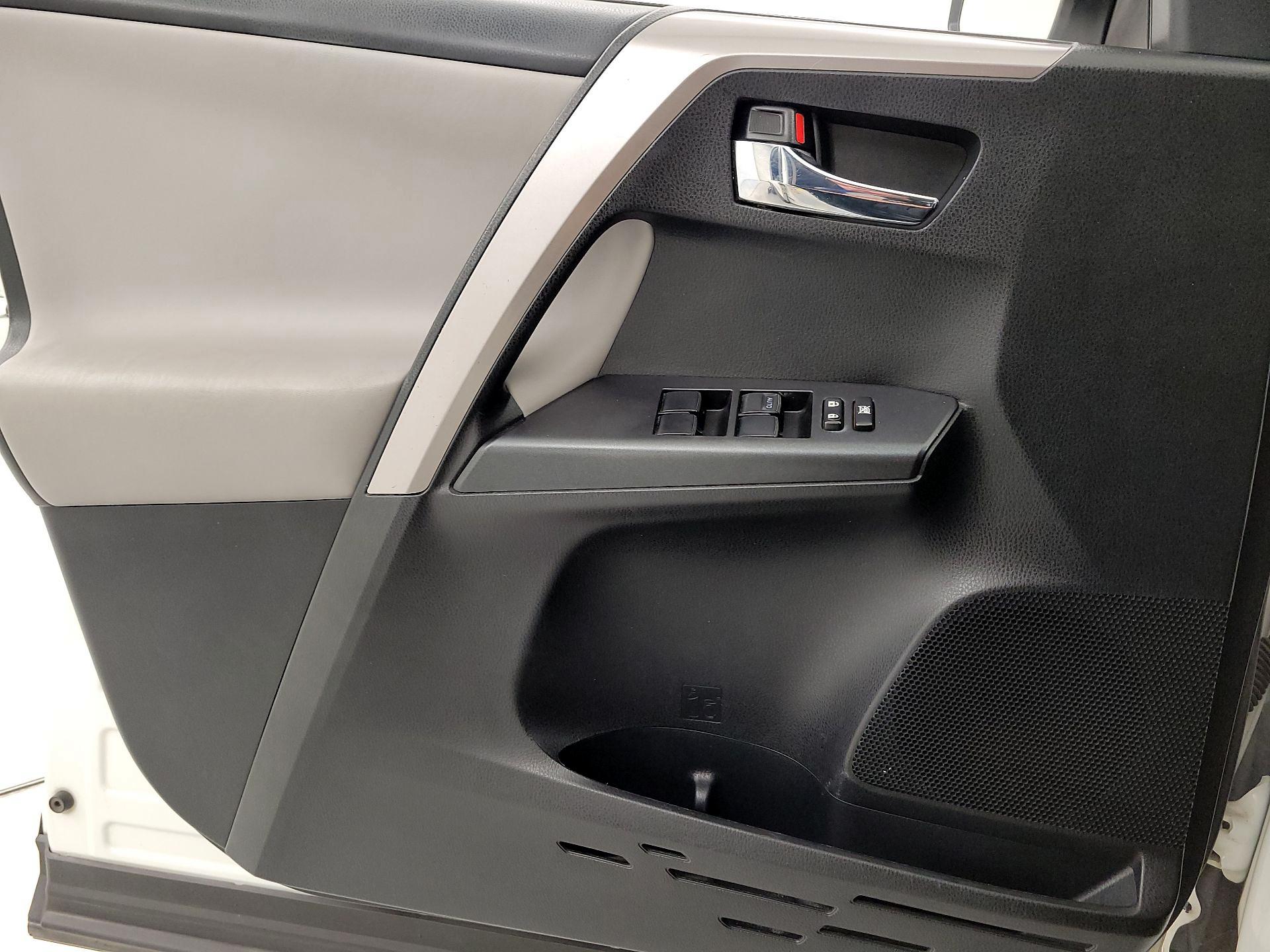 Thumbnail: 2017 Toyota RAV4 - 12
