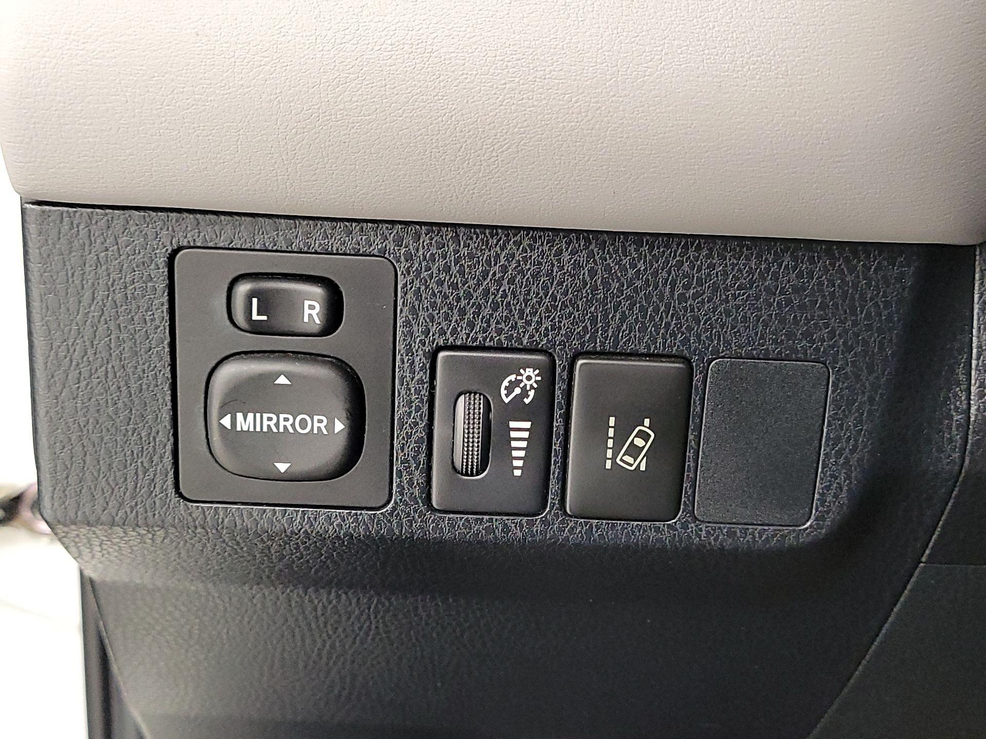Thumbnail: 2017 Toyota RAV4 - 13