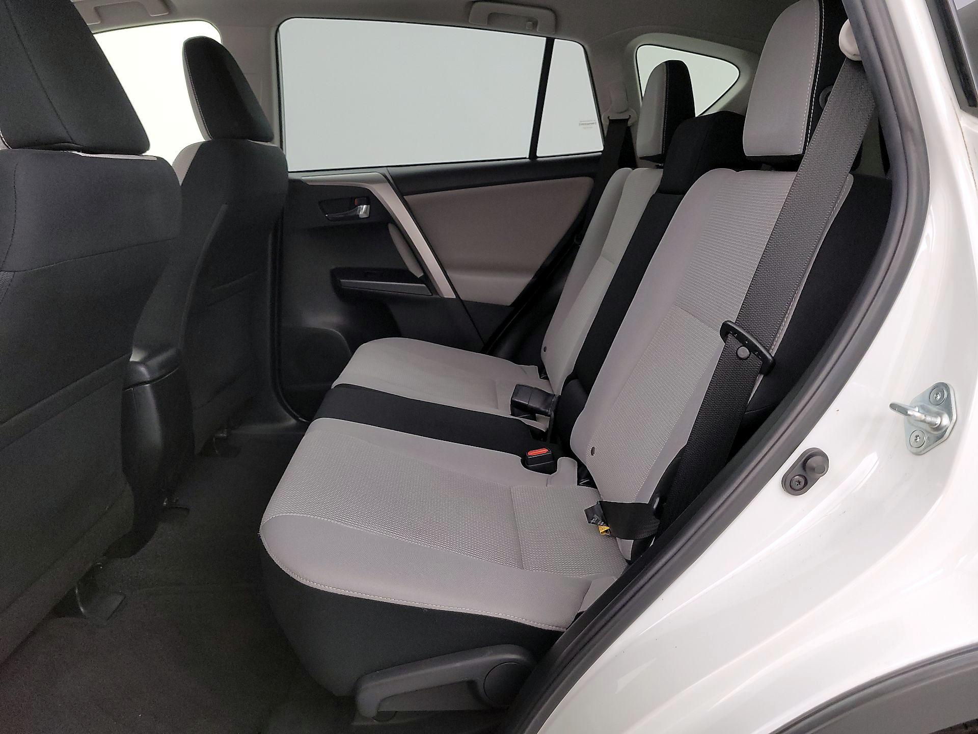 Thumbnail: 2017 Toyota RAV4 - 20