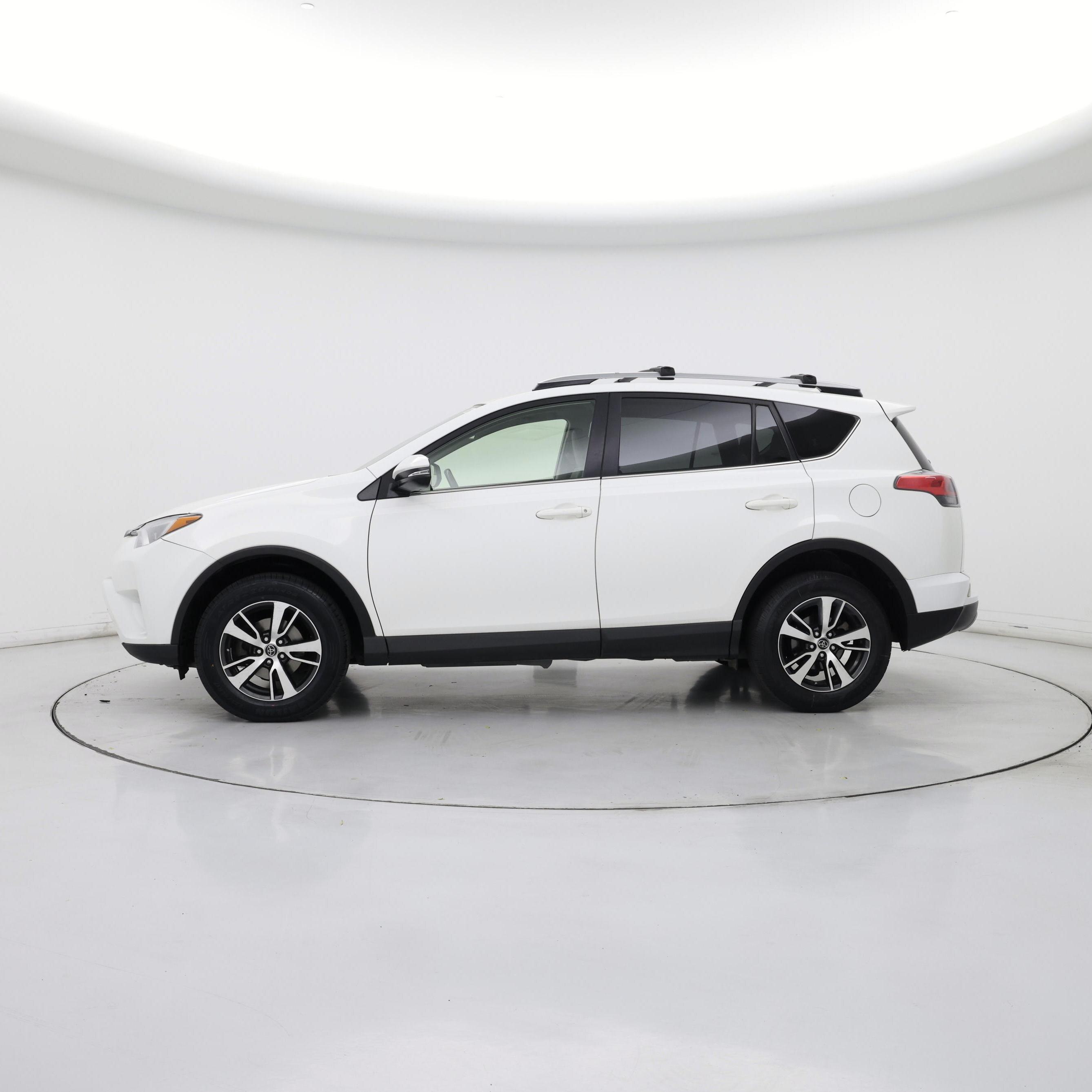 Thumbnail: 2017 Toyota RAV4 - 3