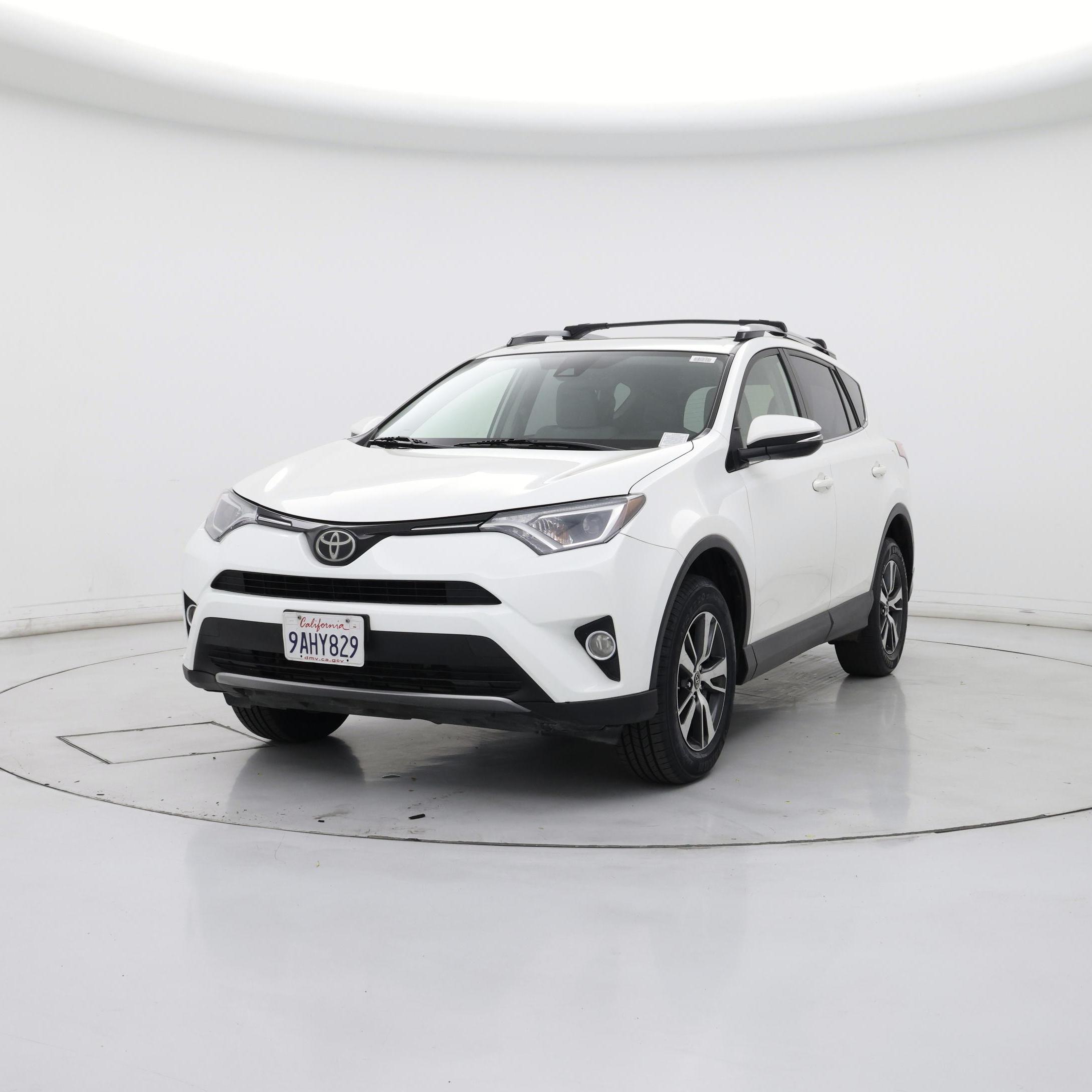Thumbnail: 2017 Toyota RAV4 - 4