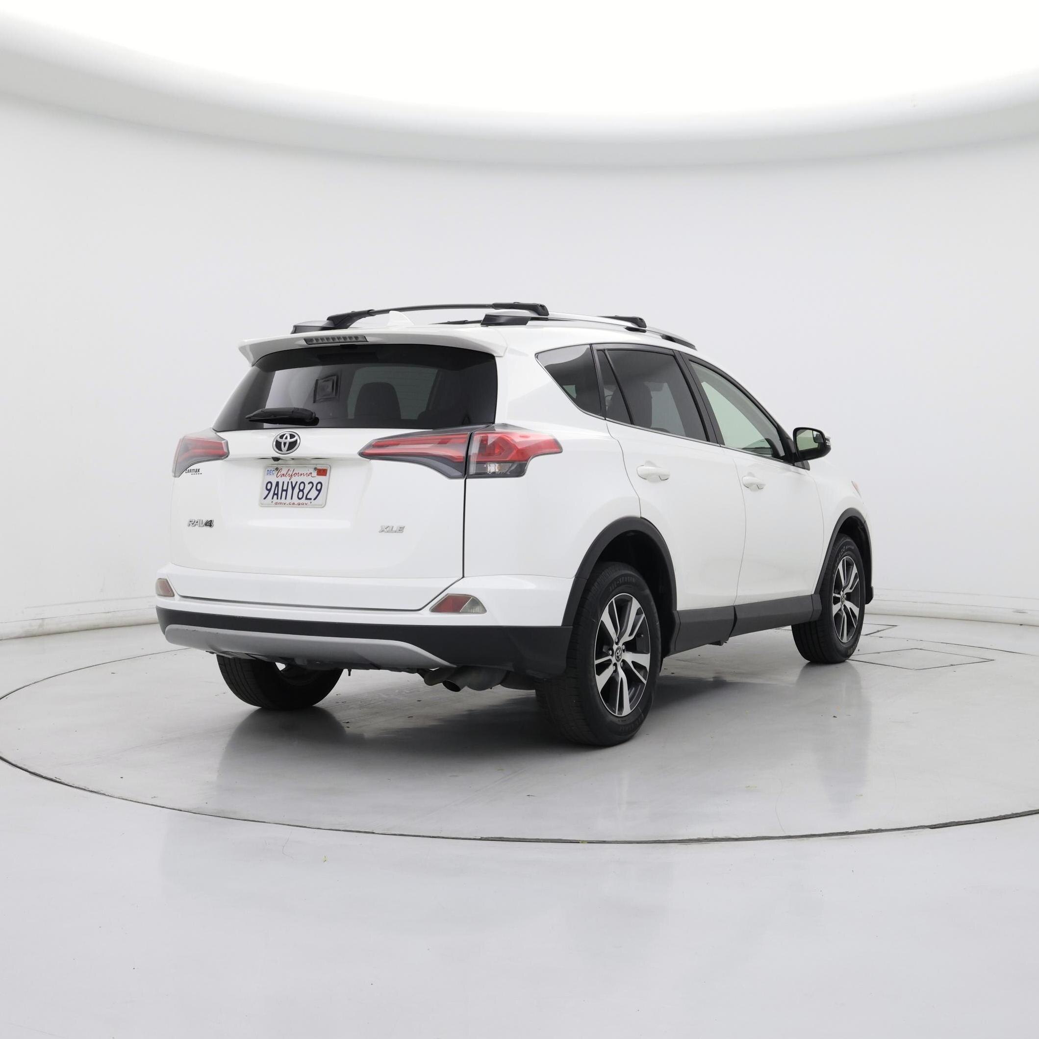 Thumbnail: 2017 Toyota RAV4 - 8