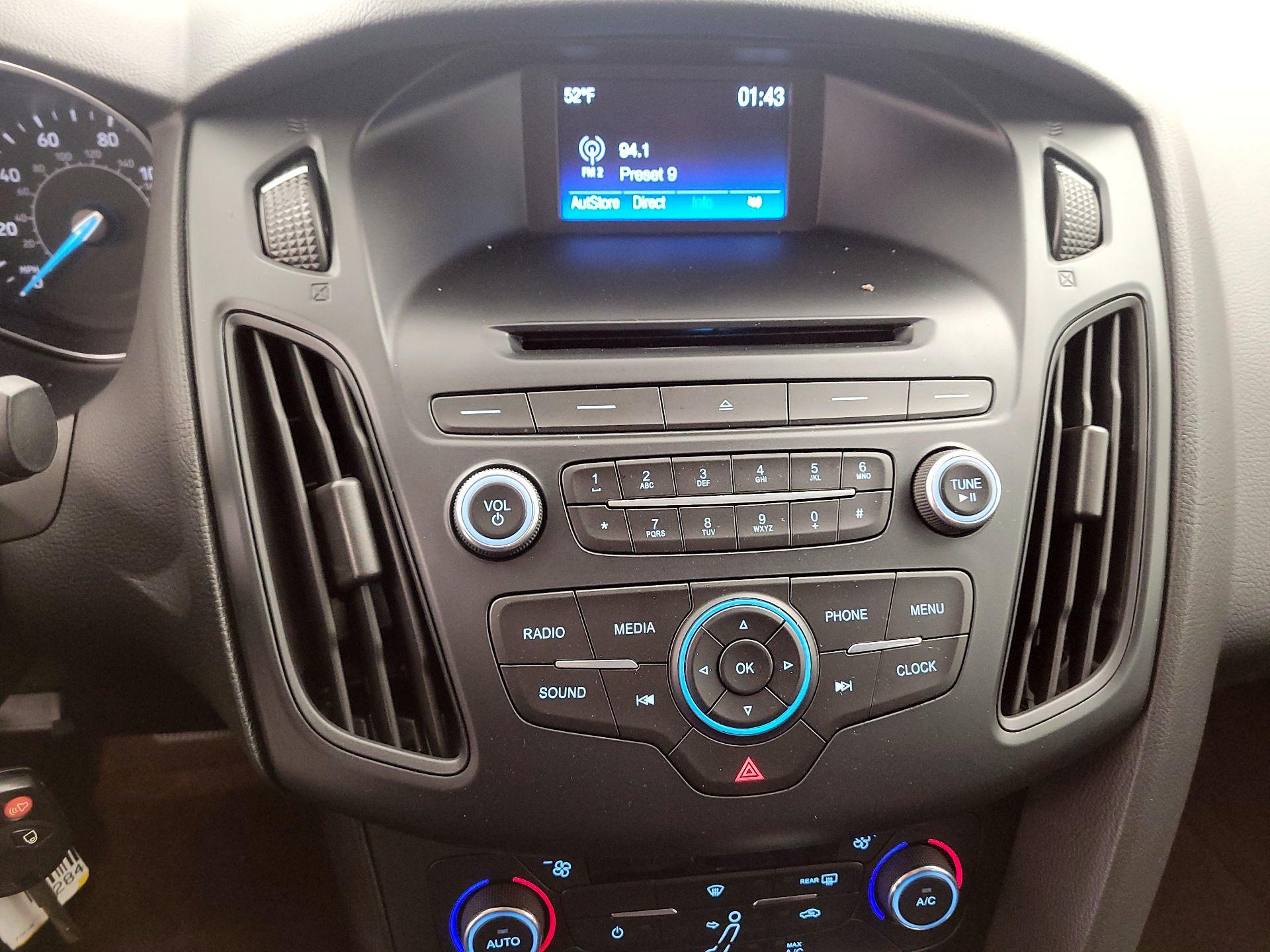 Thumbnail: 2016 Ford Focus - 15