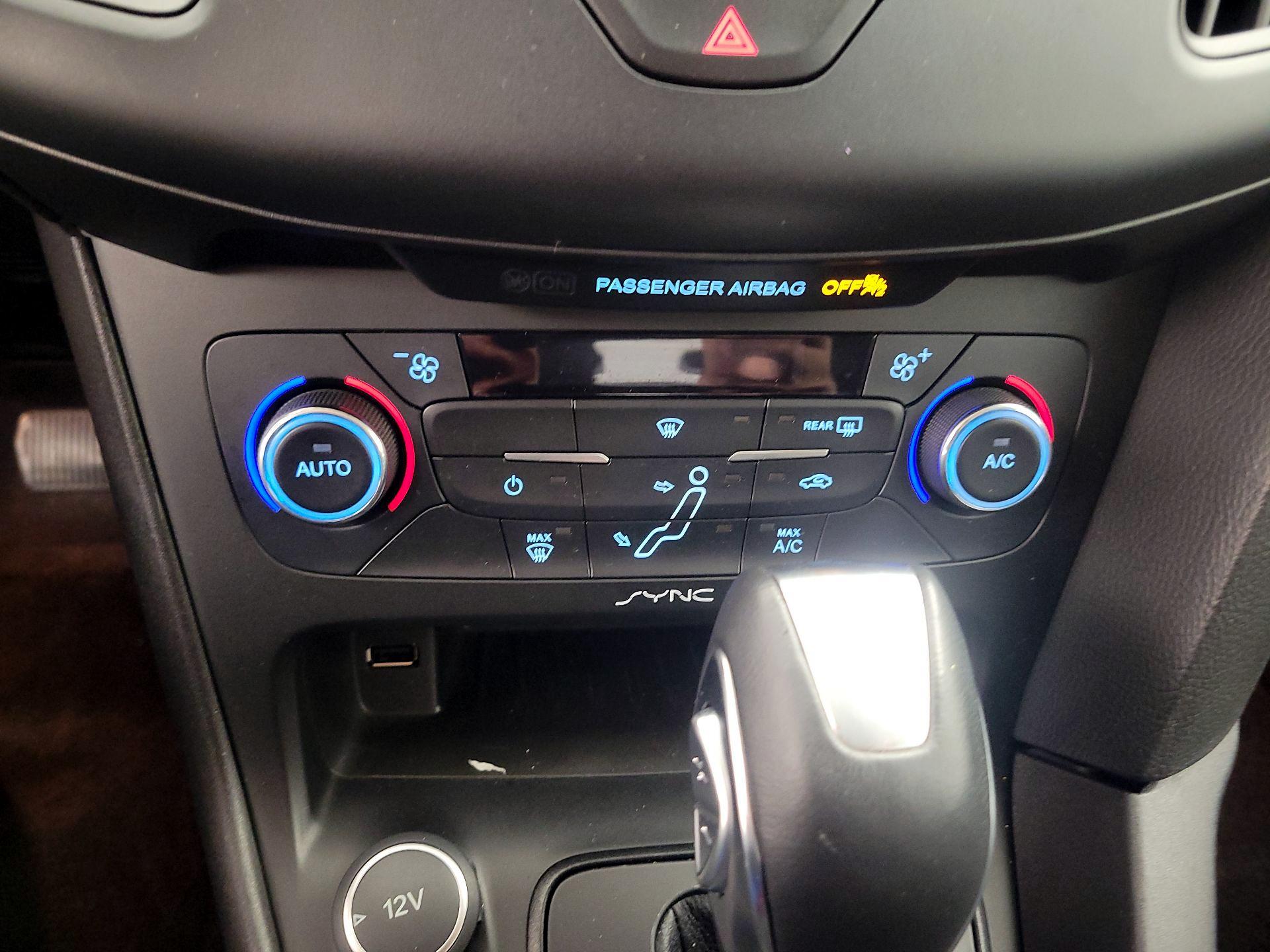 Thumbnail: 2016 Ford Focus - 16