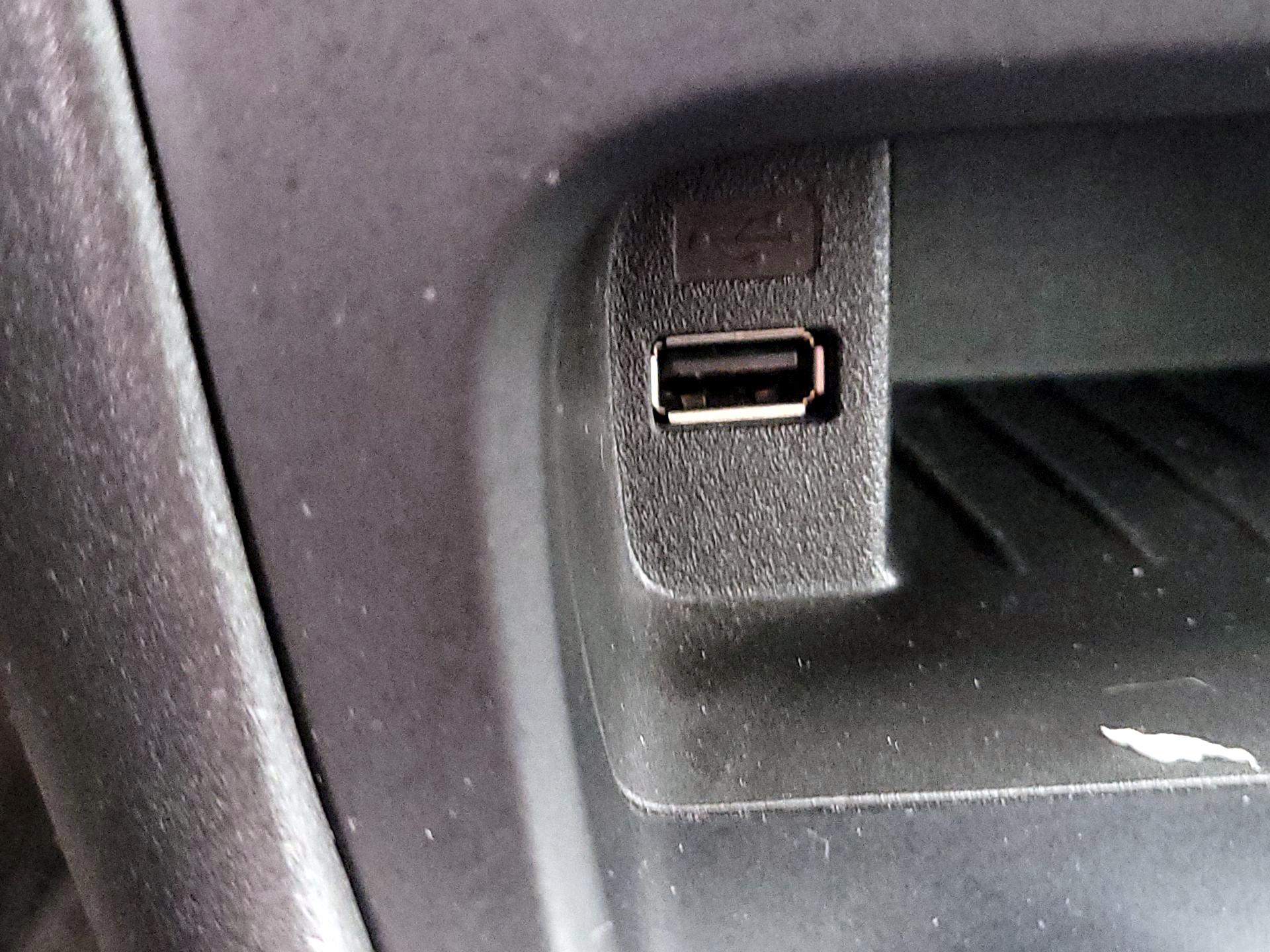 Thumbnail: 2016 Ford Focus - 18