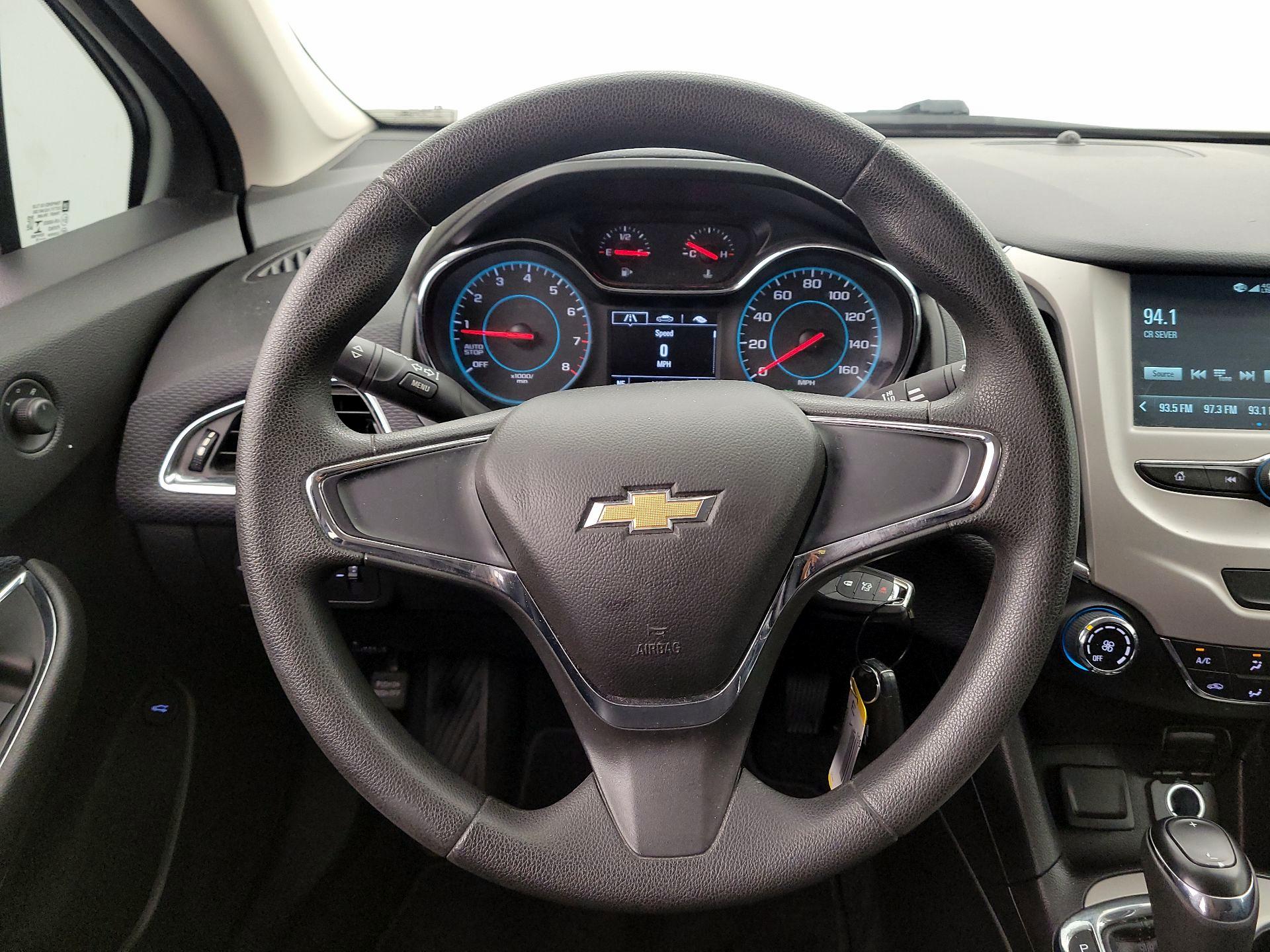 Thumbnail: 2018 Chevrolet Cruze - 10