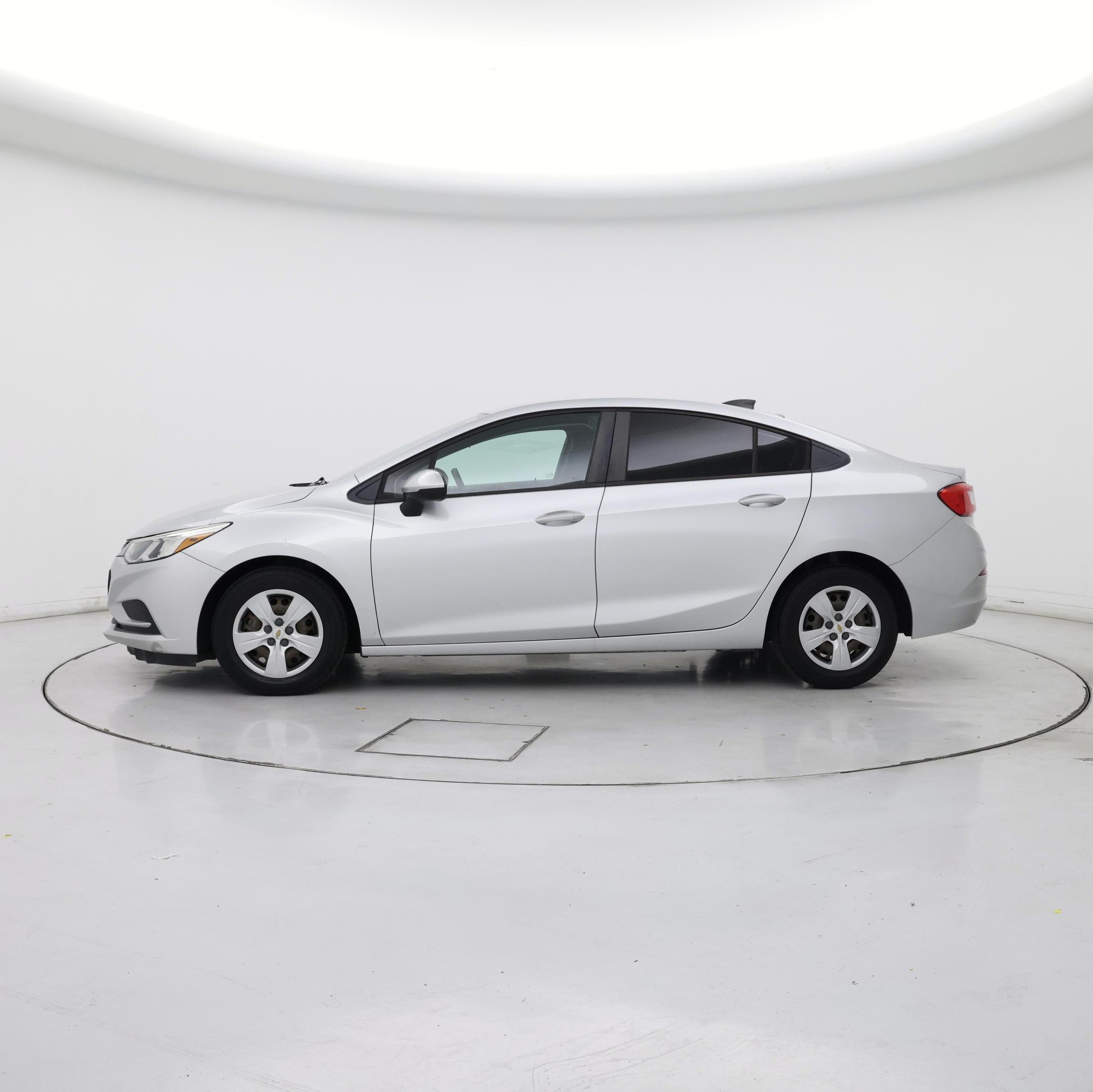 Thumbnail: 2018 Chevrolet Cruze - 3