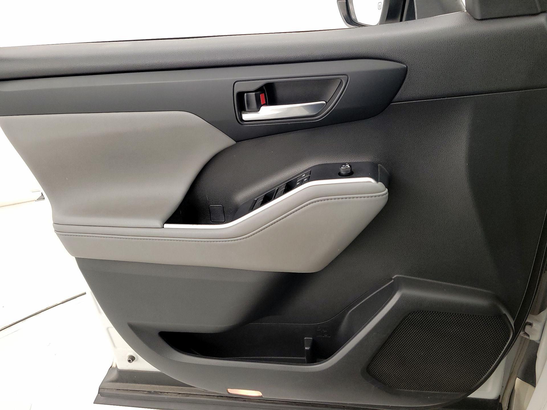 Thumbnail: 2020 Toyota Highlander - 12