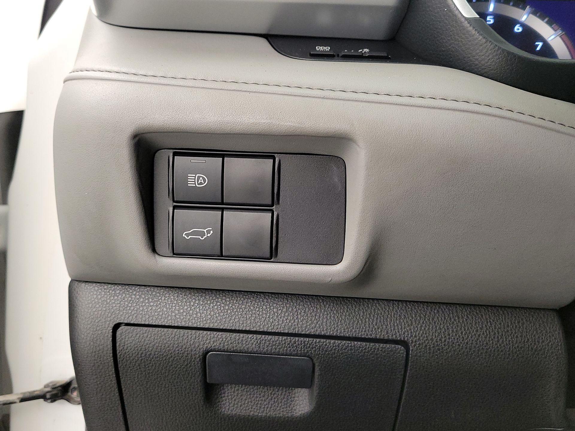Thumbnail: 2020 Toyota Highlander - 13
