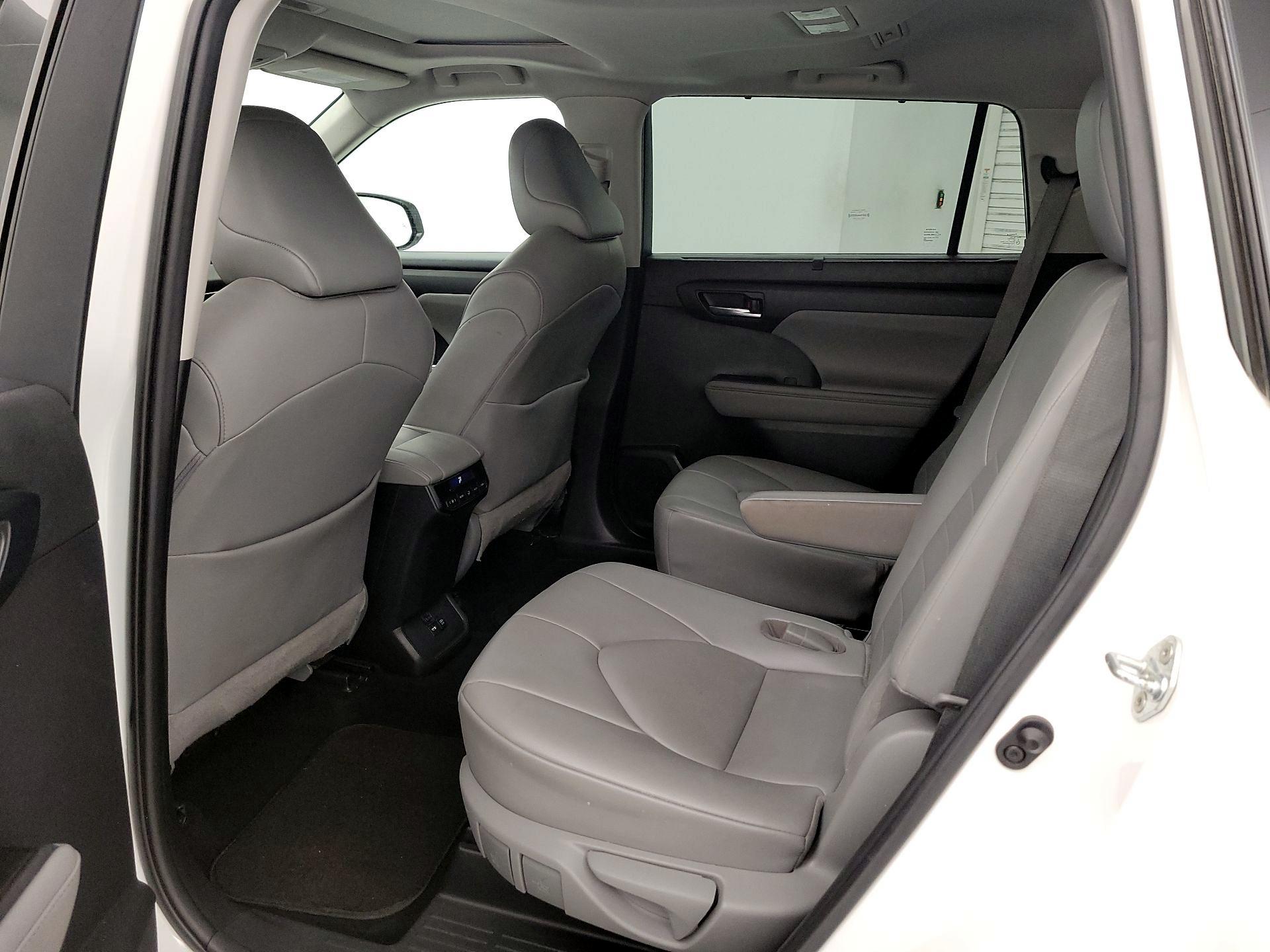 Thumbnail: 2020 Toyota Highlander - 20