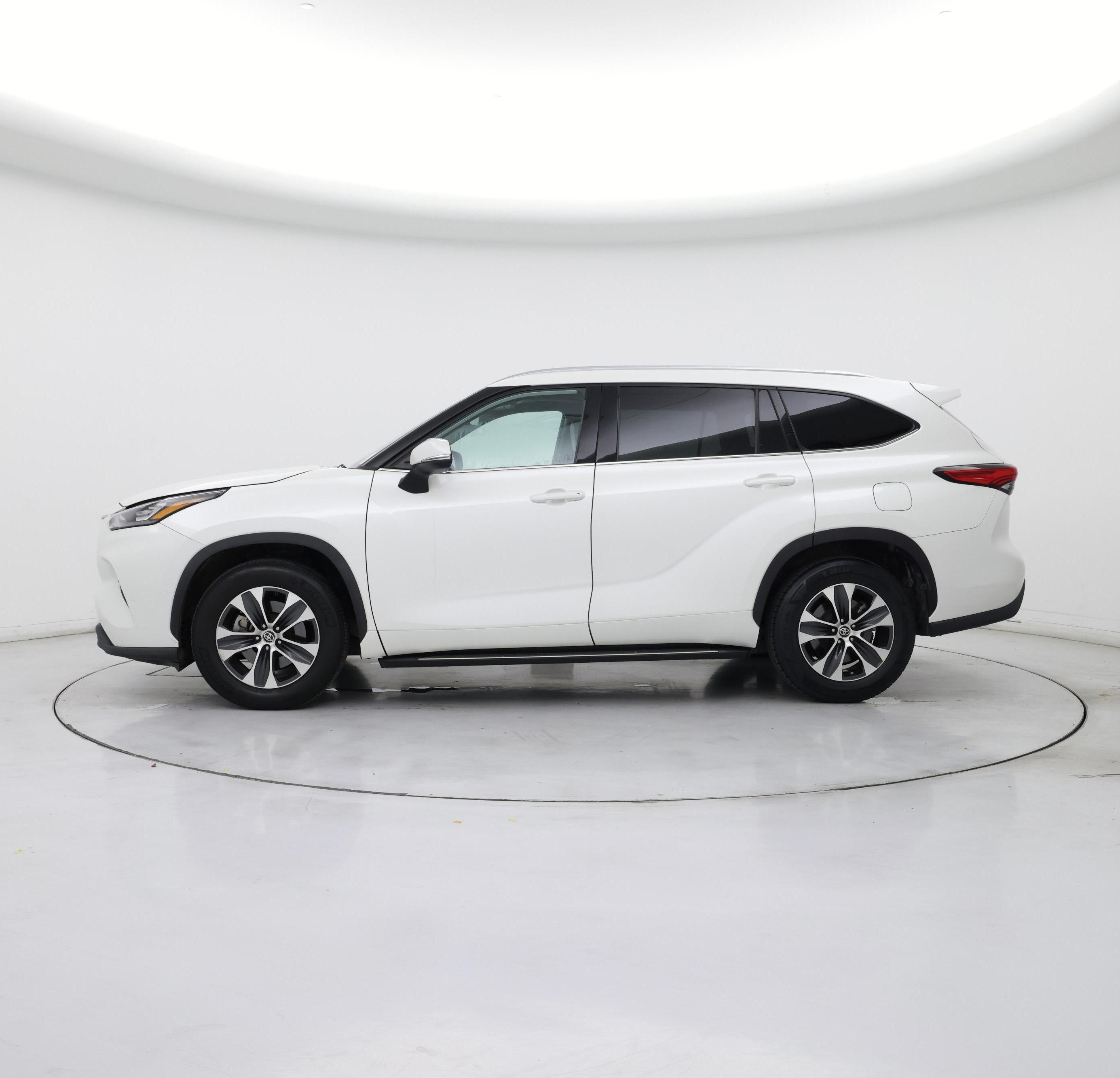 Thumbnail: 2020 Toyota Highlander - 3