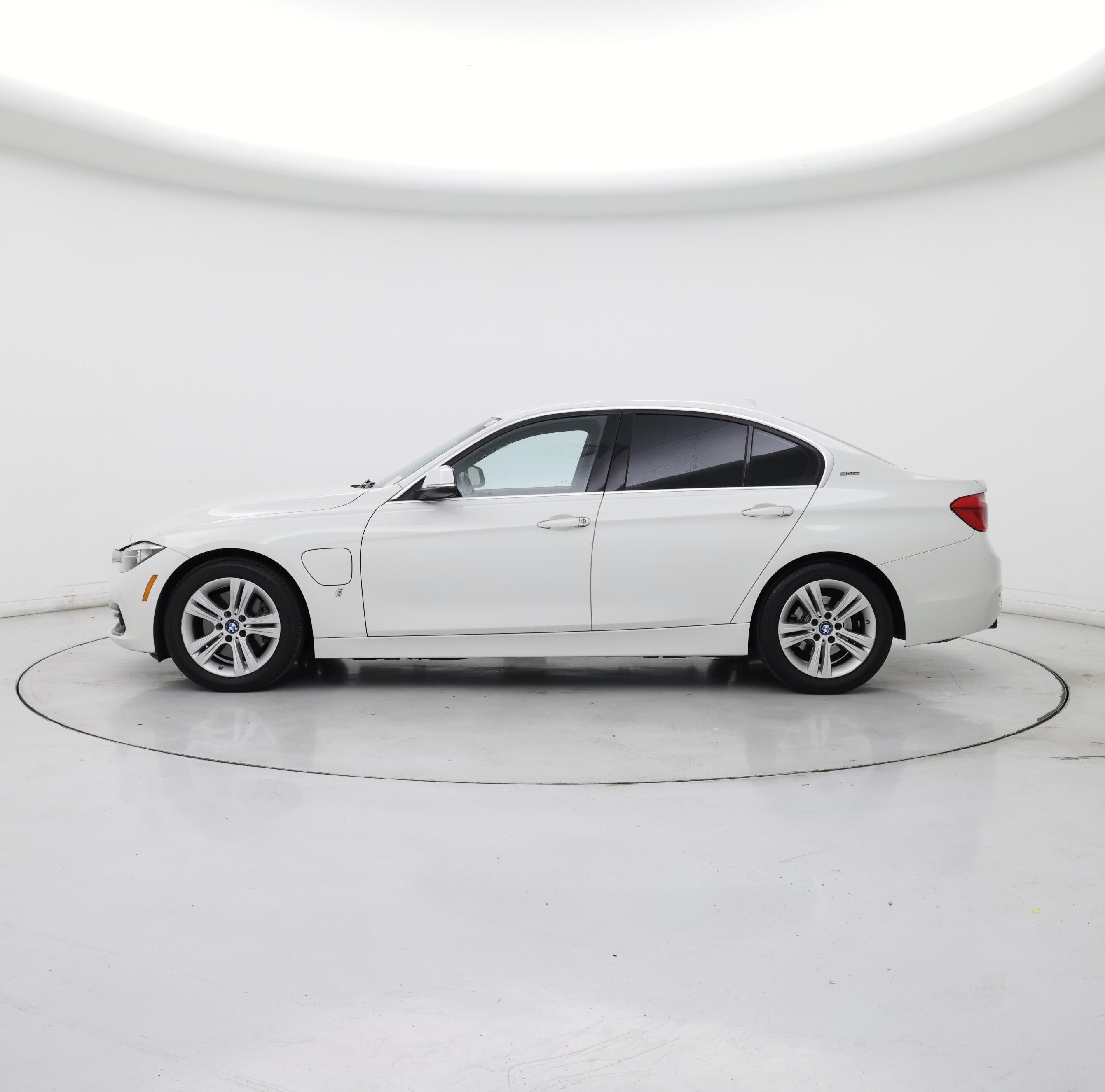 Thumbnail: 2017 BMW 3 Series - 3