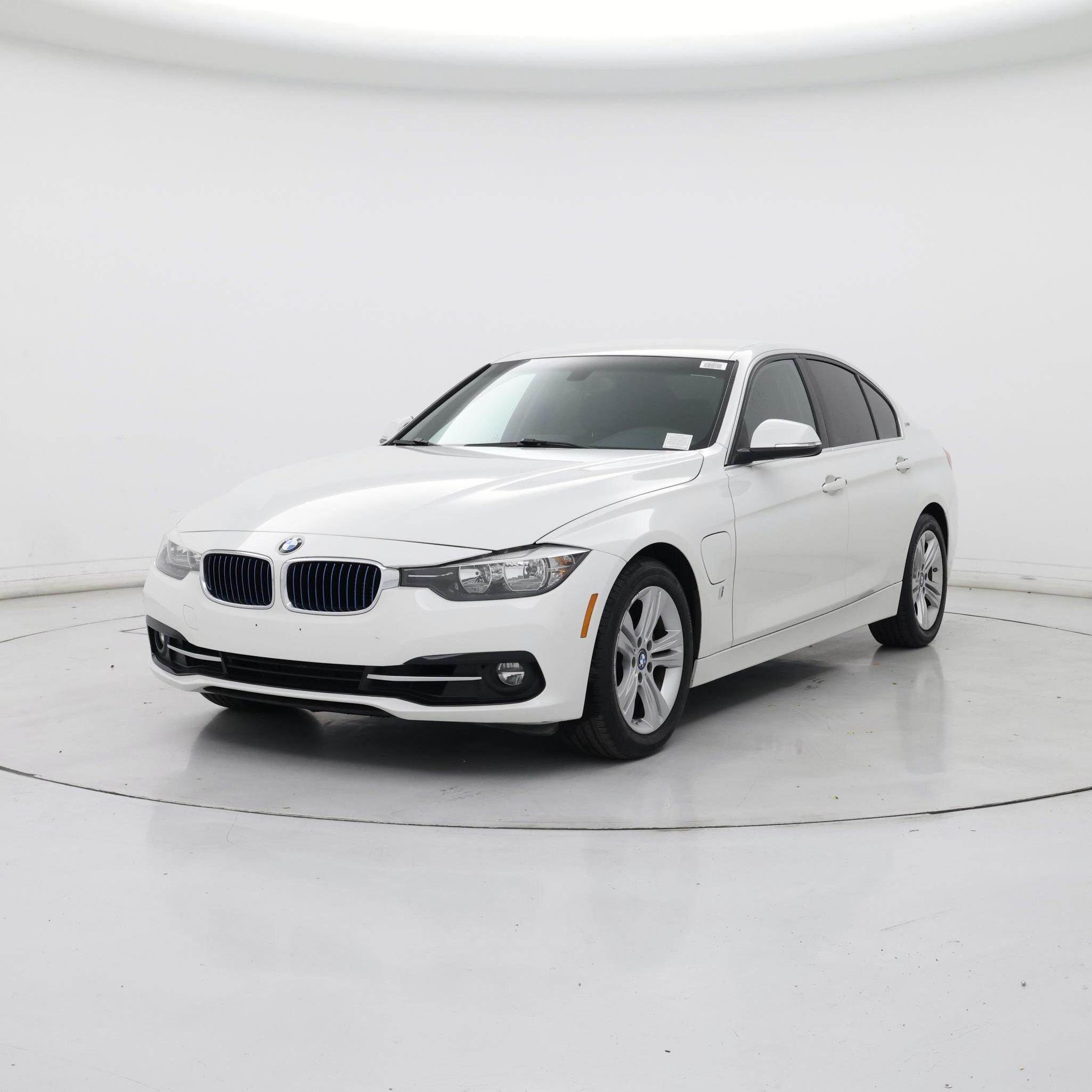 Thumbnail: 2017 BMW 3 Series - 4