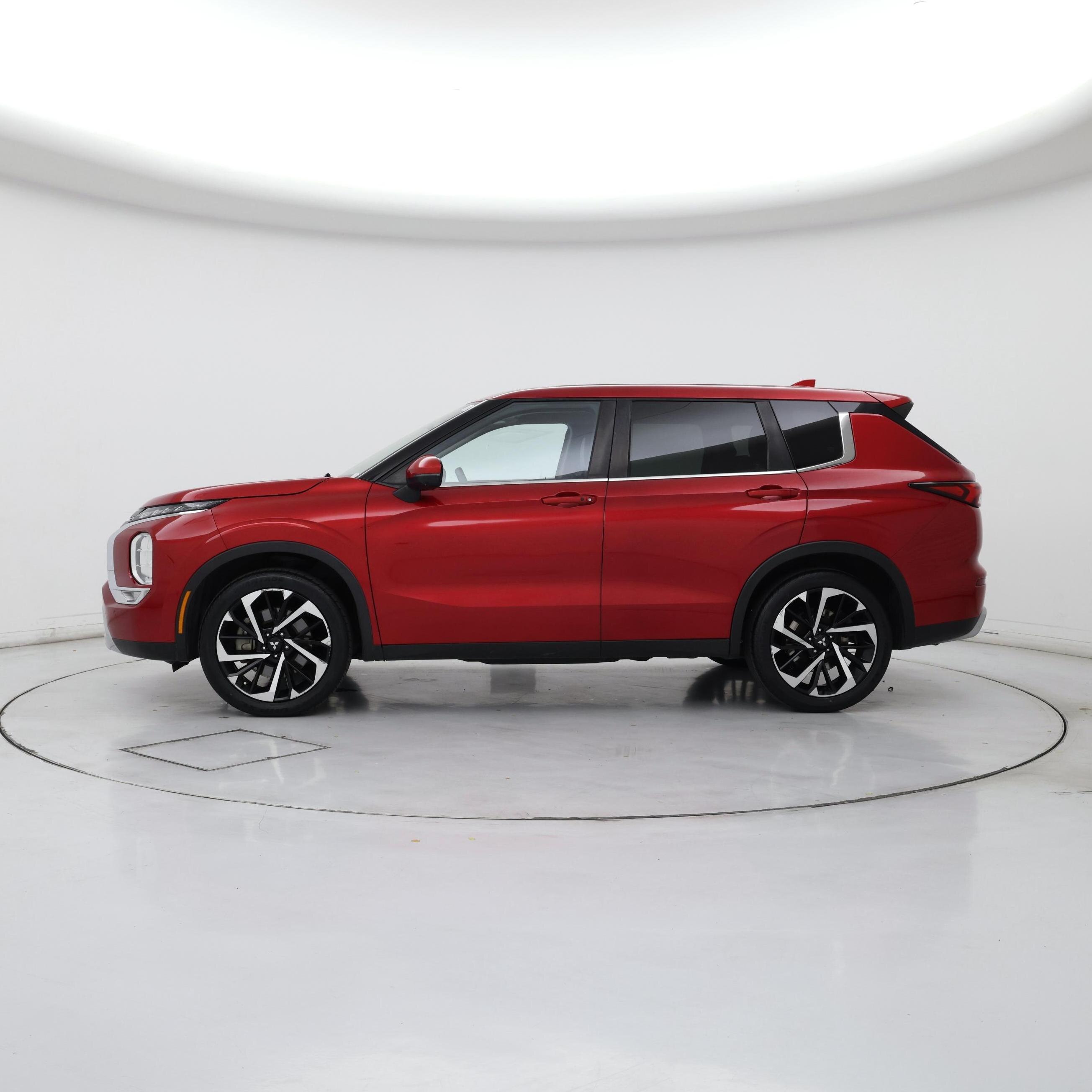 Thumbnail: 2022 Mitsubishi Outlander - 3