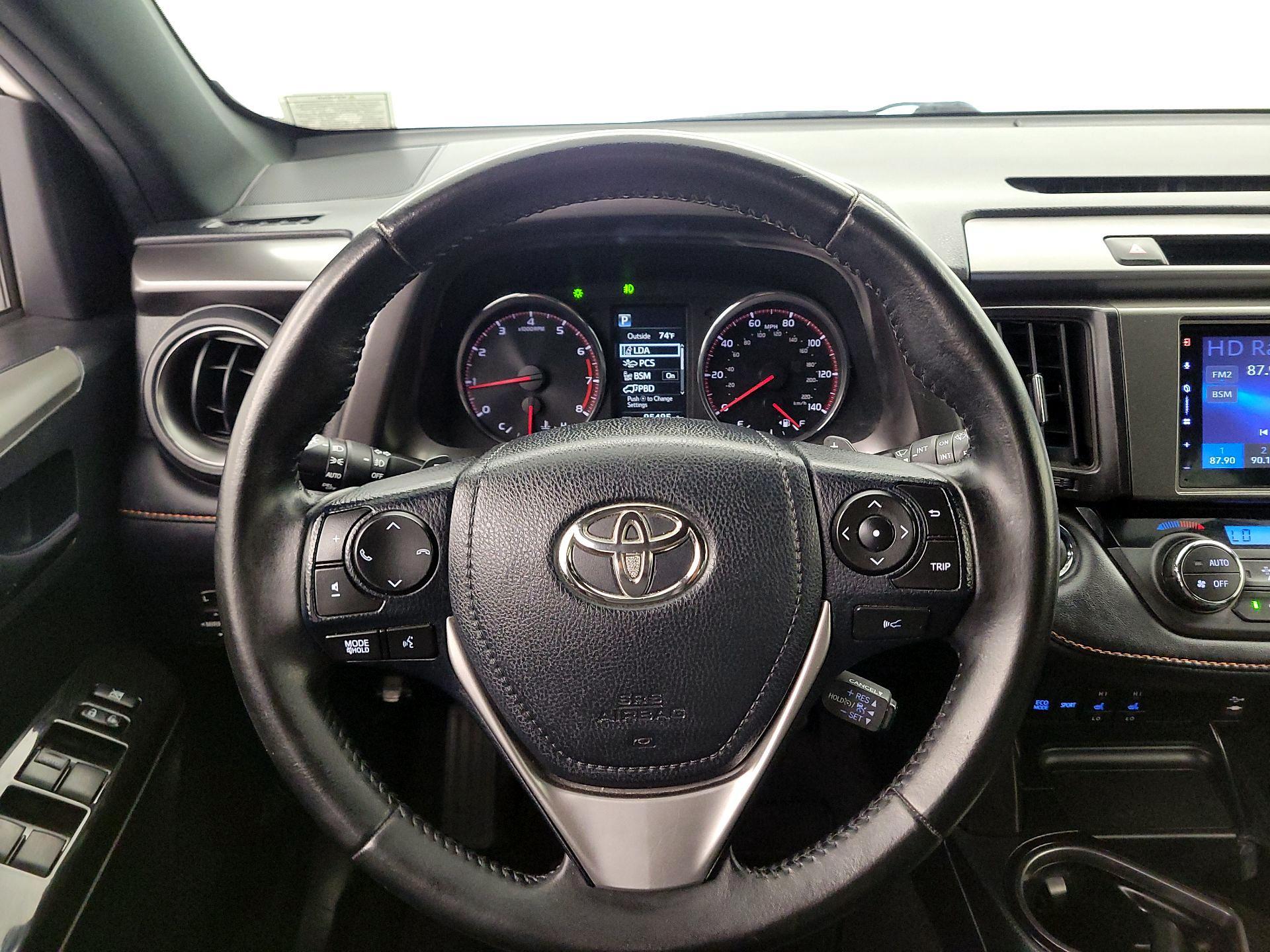 Thumbnail: 2018 Toyota RAV4 - 10