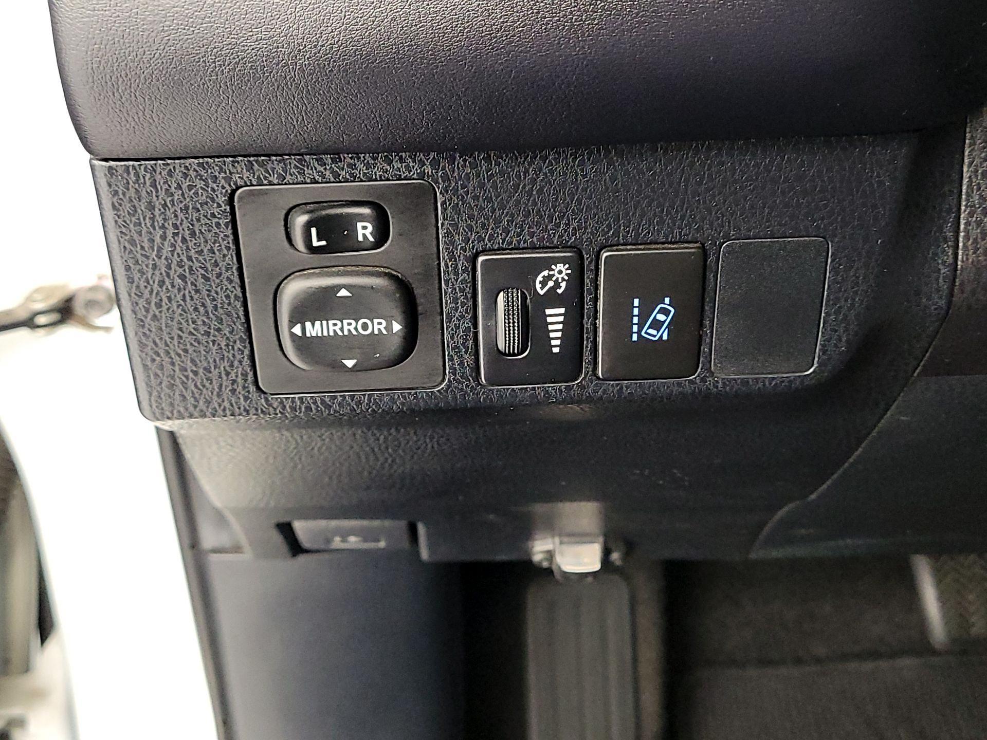 Thumbnail: 2018 Toyota RAV4 - 13
