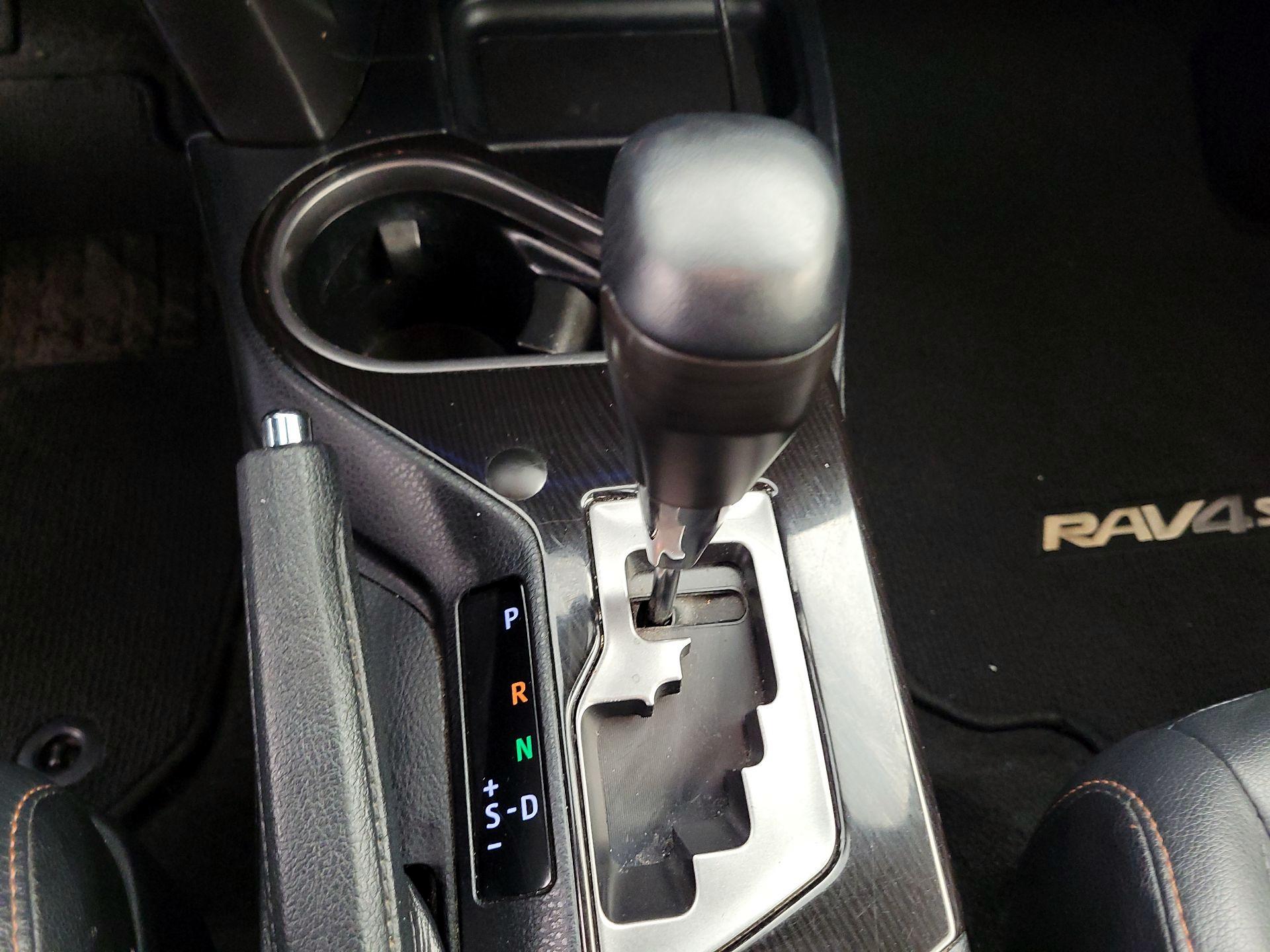 Thumbnail: 2018 Toyota RAV4 - 17