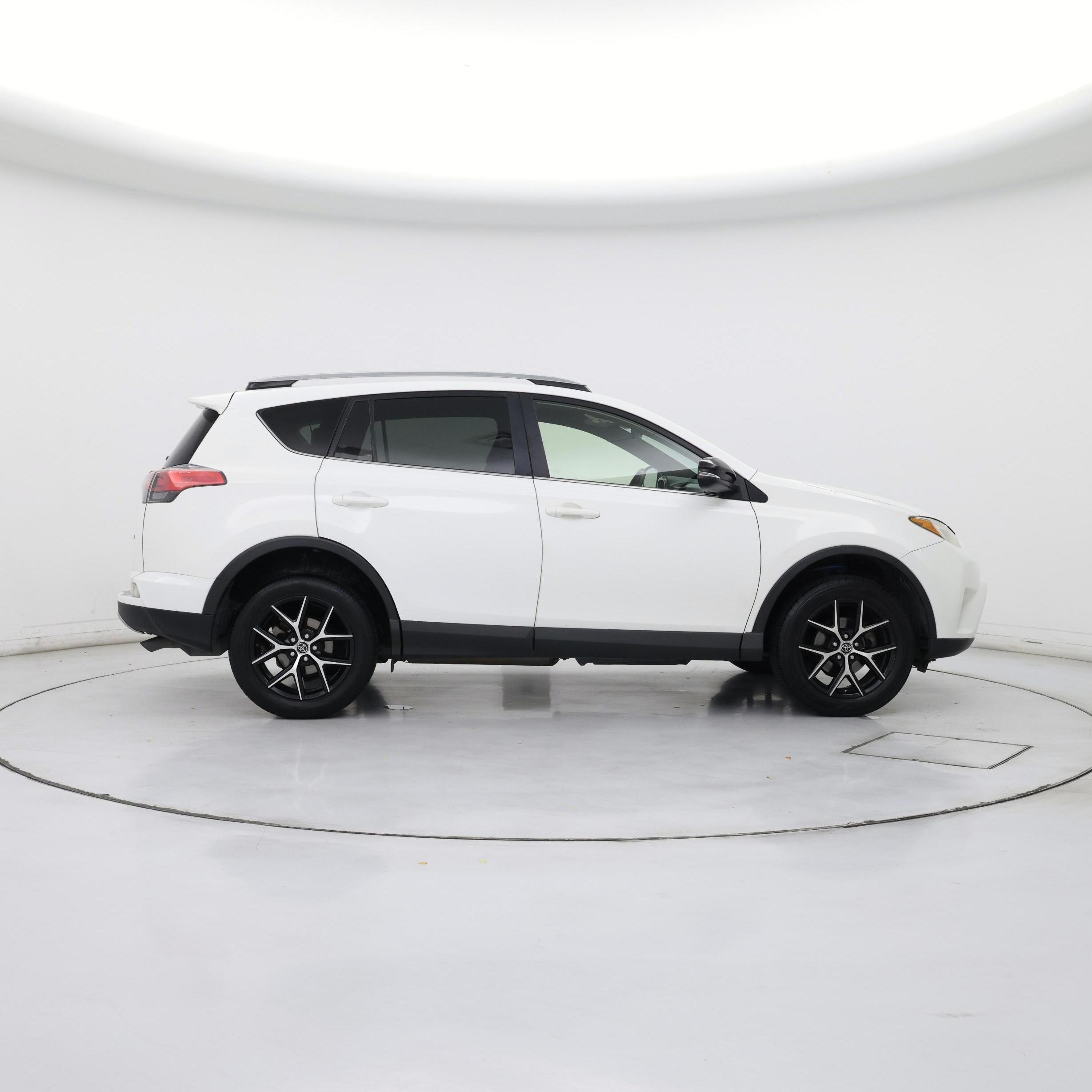 Thumbnail: 2018 Toyota RAV4 - 7