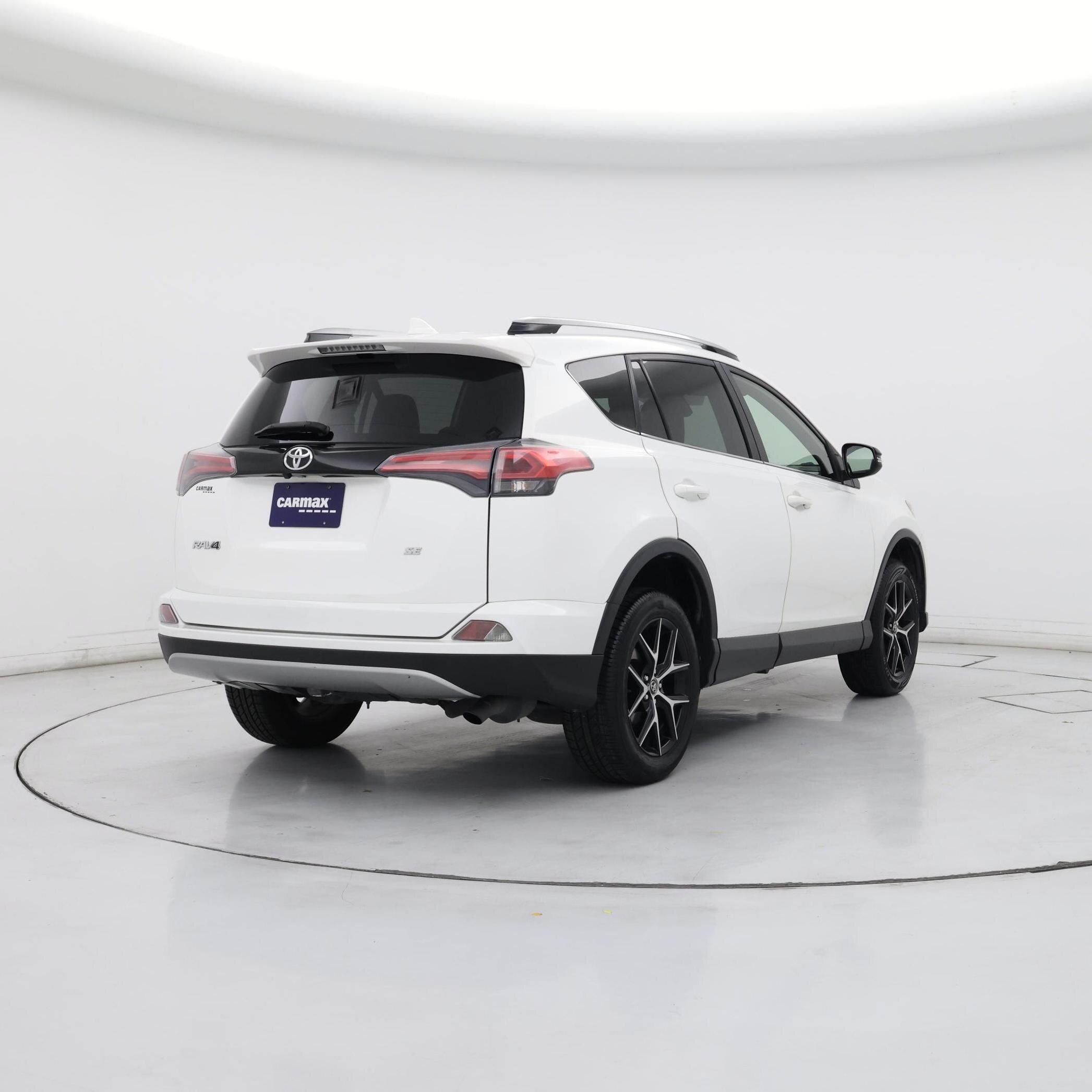 Thumbnail: 2018 Toyota RAV4 - 8