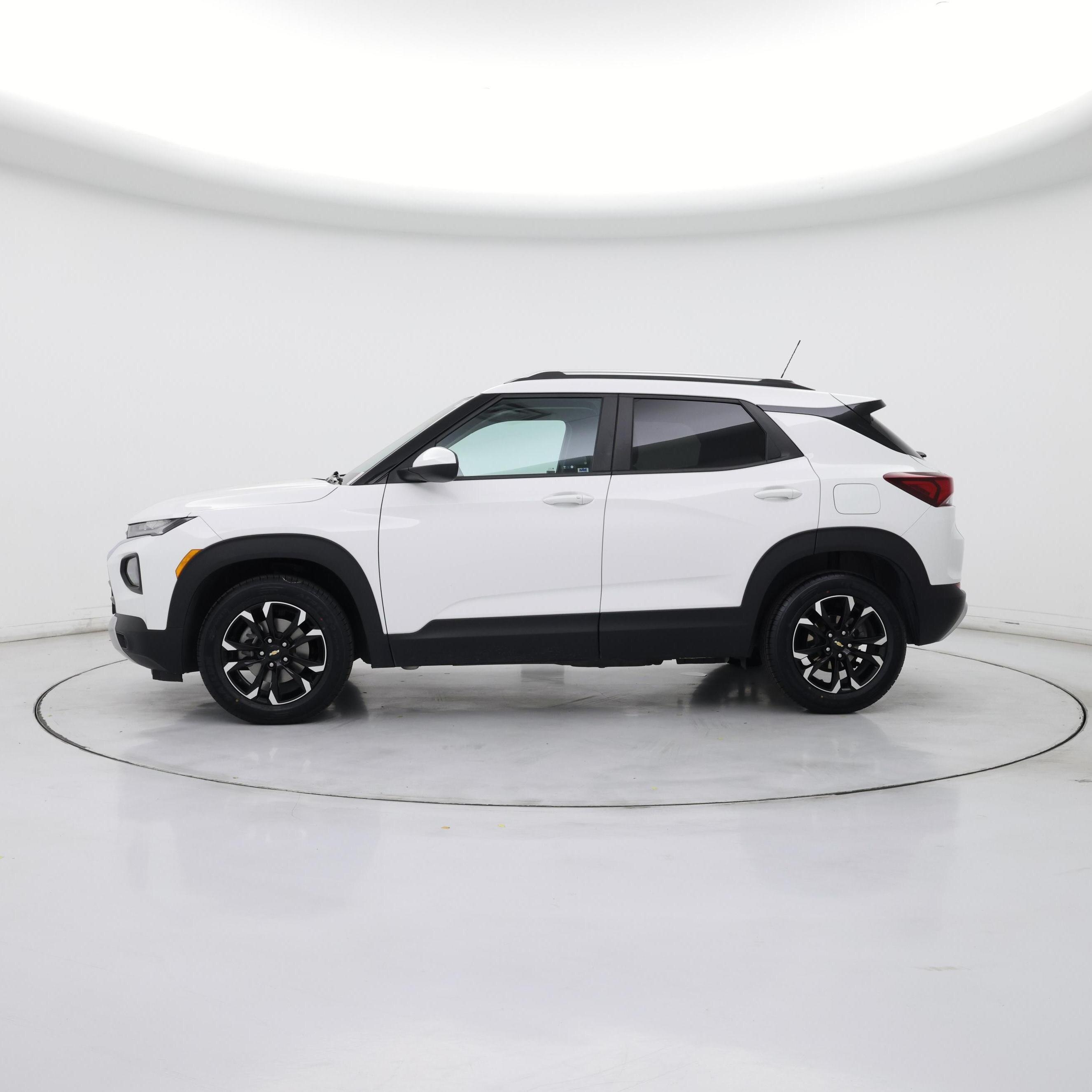 Thumbnail: 2021 Chevrolet TrailBlazer - 3