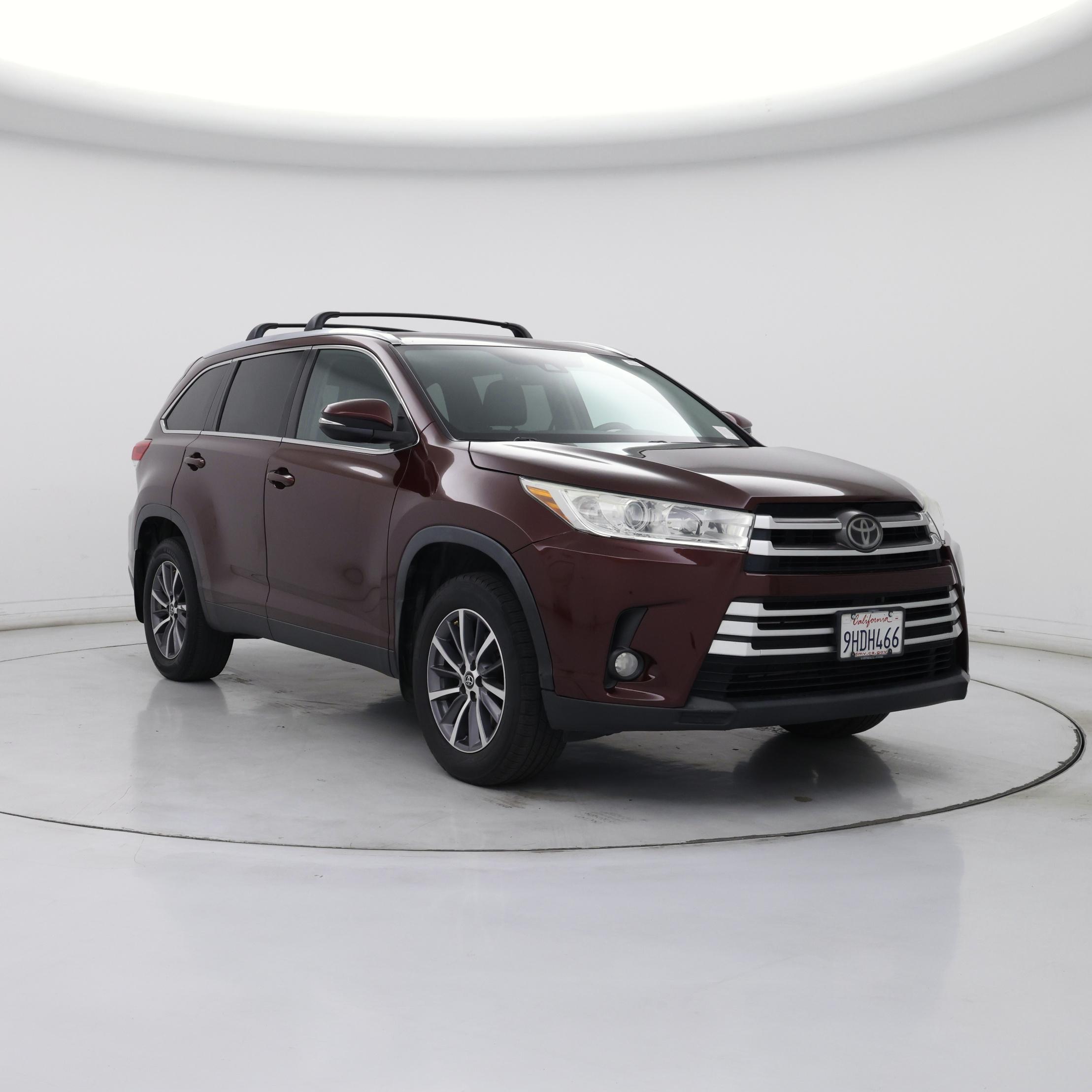 Red (Burgundy) 2019 Toyota Highlander XLE FWD SUV / Crossover Front-Wheel Drive Automatic