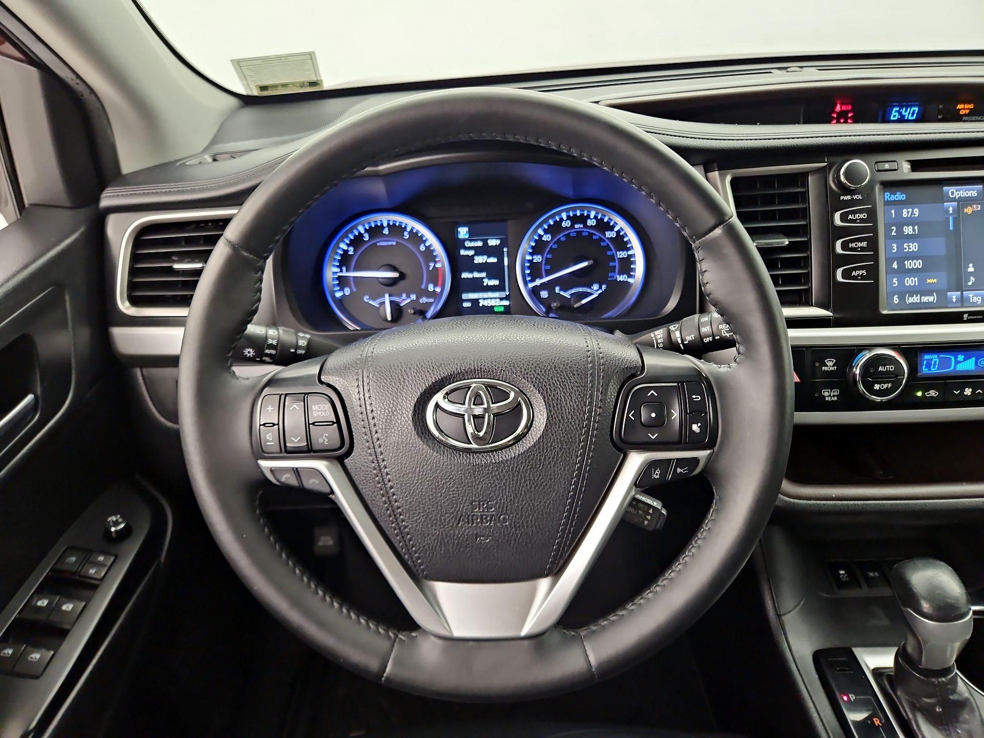 Thumbnail: 2019 Toyota Highlander - 10