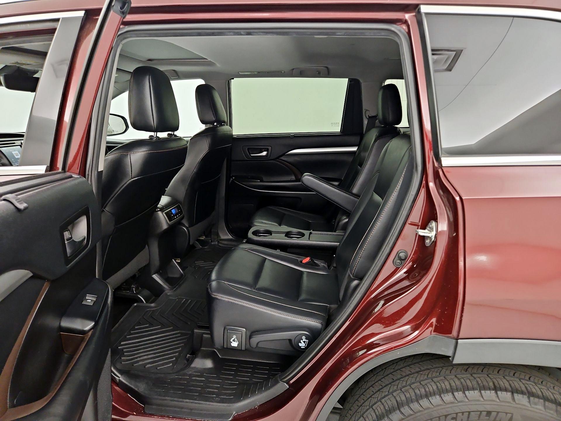 Thumbnail: 2019 Toyota Highlander - 16