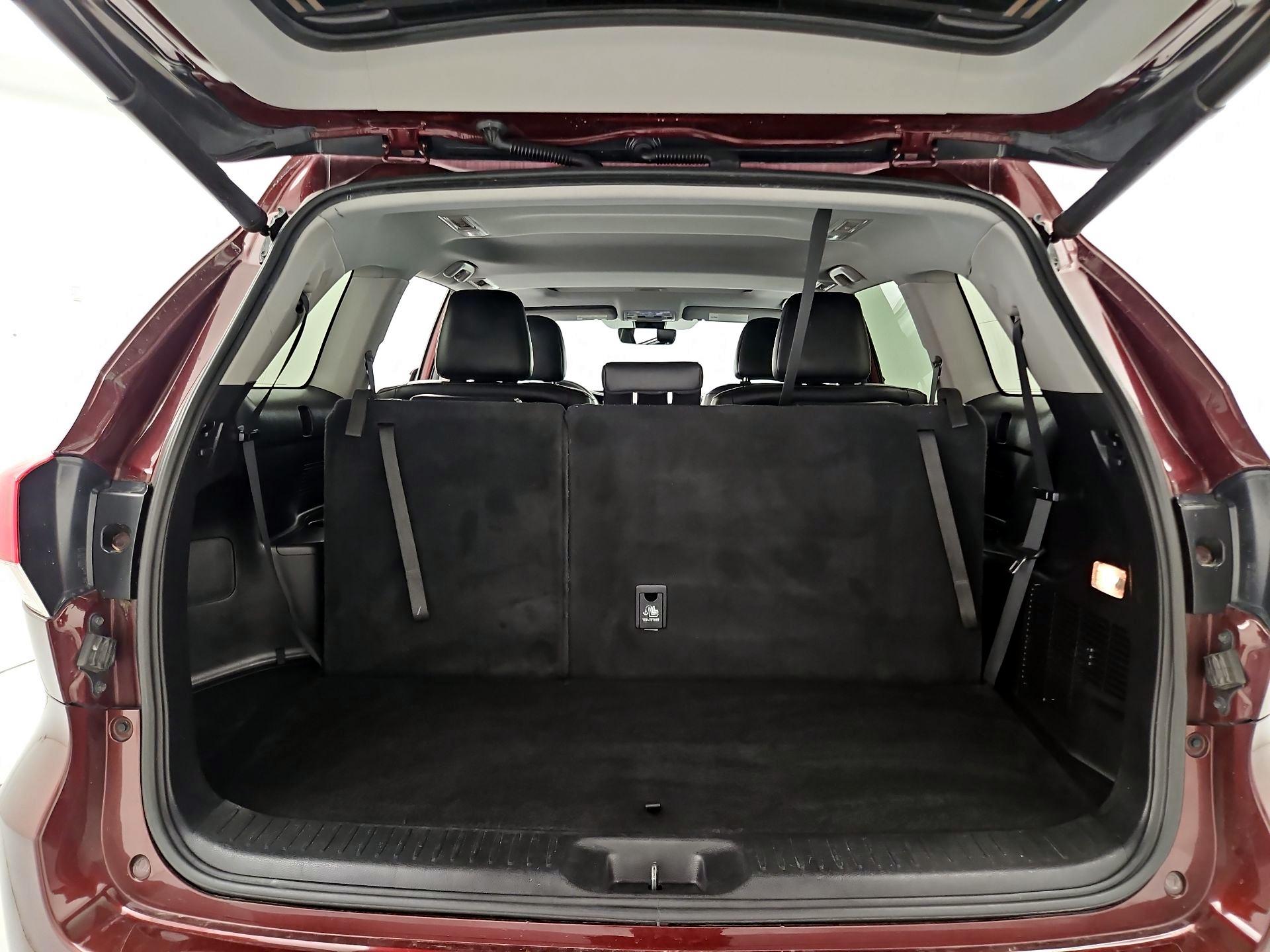 Thumbnail: 2019 Toyota Highlander - 18