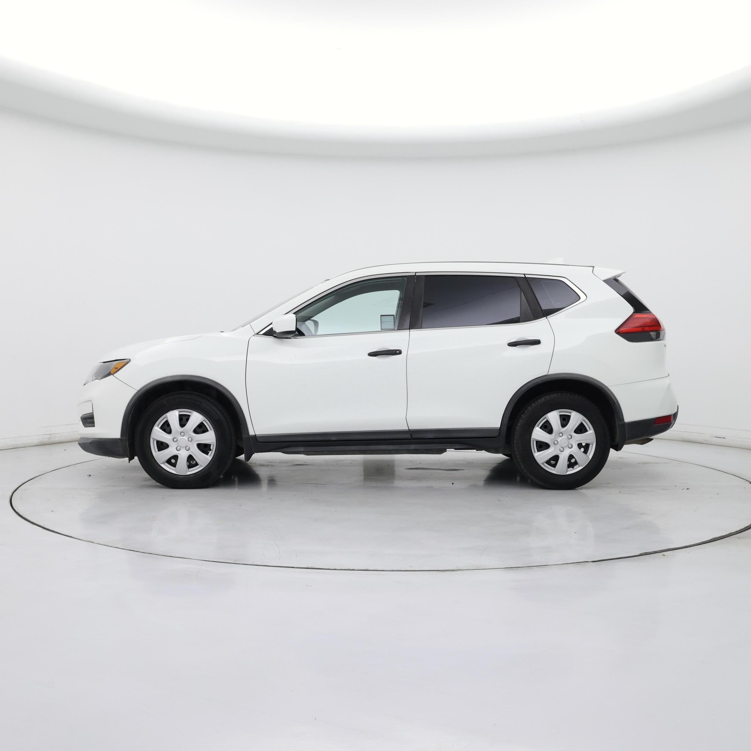 Thumbnail: 2017 Nissan Rogue - 3