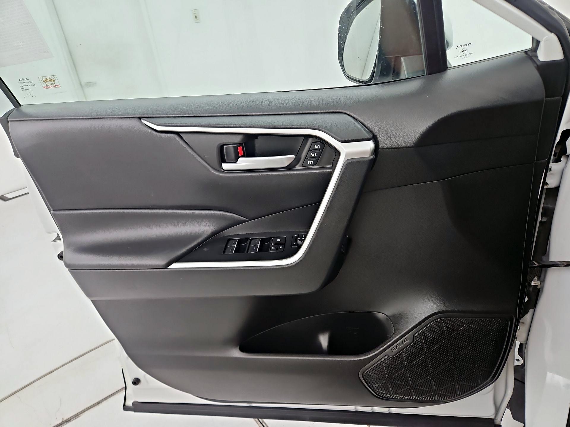 Thumbnail: 2023 Toyota RAV4 - 12
