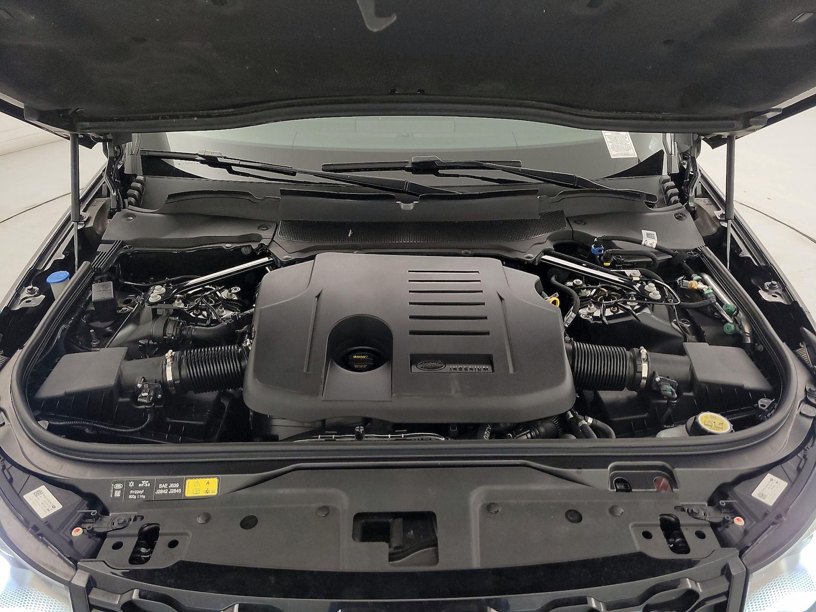 2023 Land Rover Discovery HSE R Dynamic - Photo 24