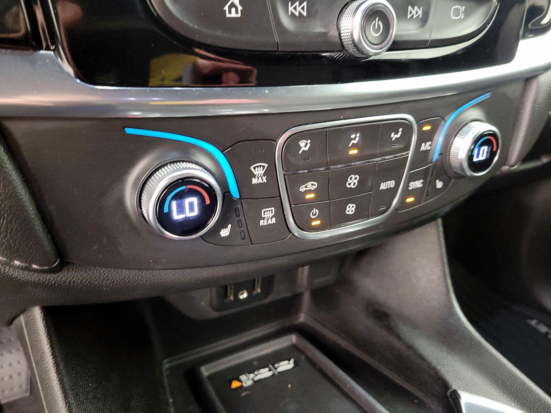 Thumbnail: 2023 Chevrolet Traverse - 16