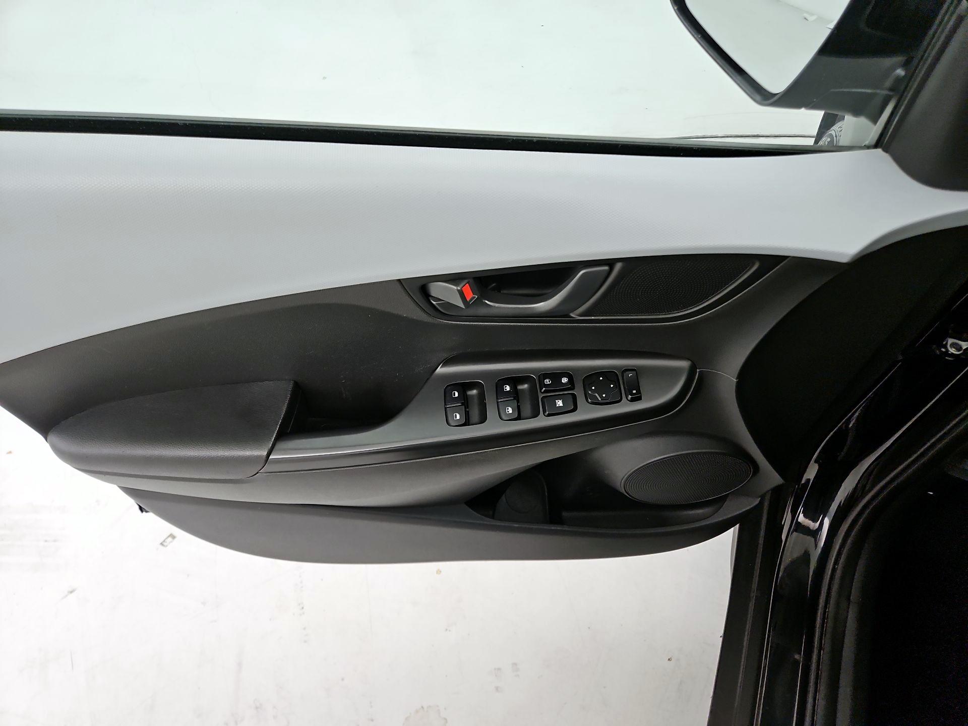 Thumbnail: 2021 Hyundai Kona - 12