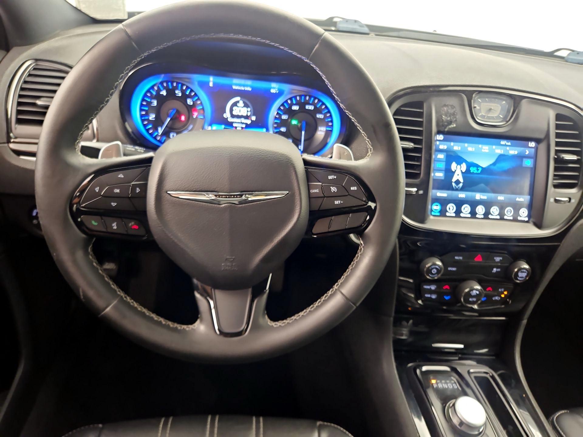 Thumbnail: 2019 Chrysler 300 - 10