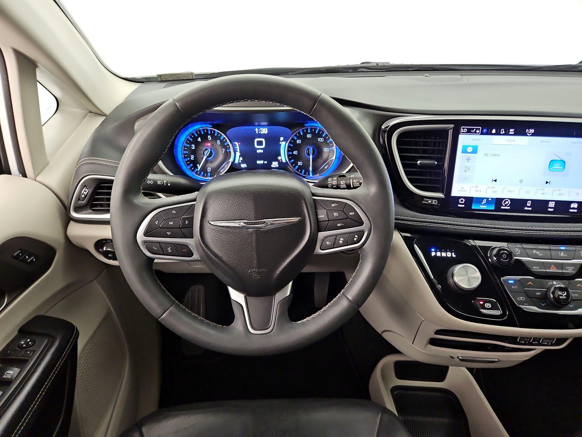 Thumbnail: 2022 Chrysler Pacifica - 10