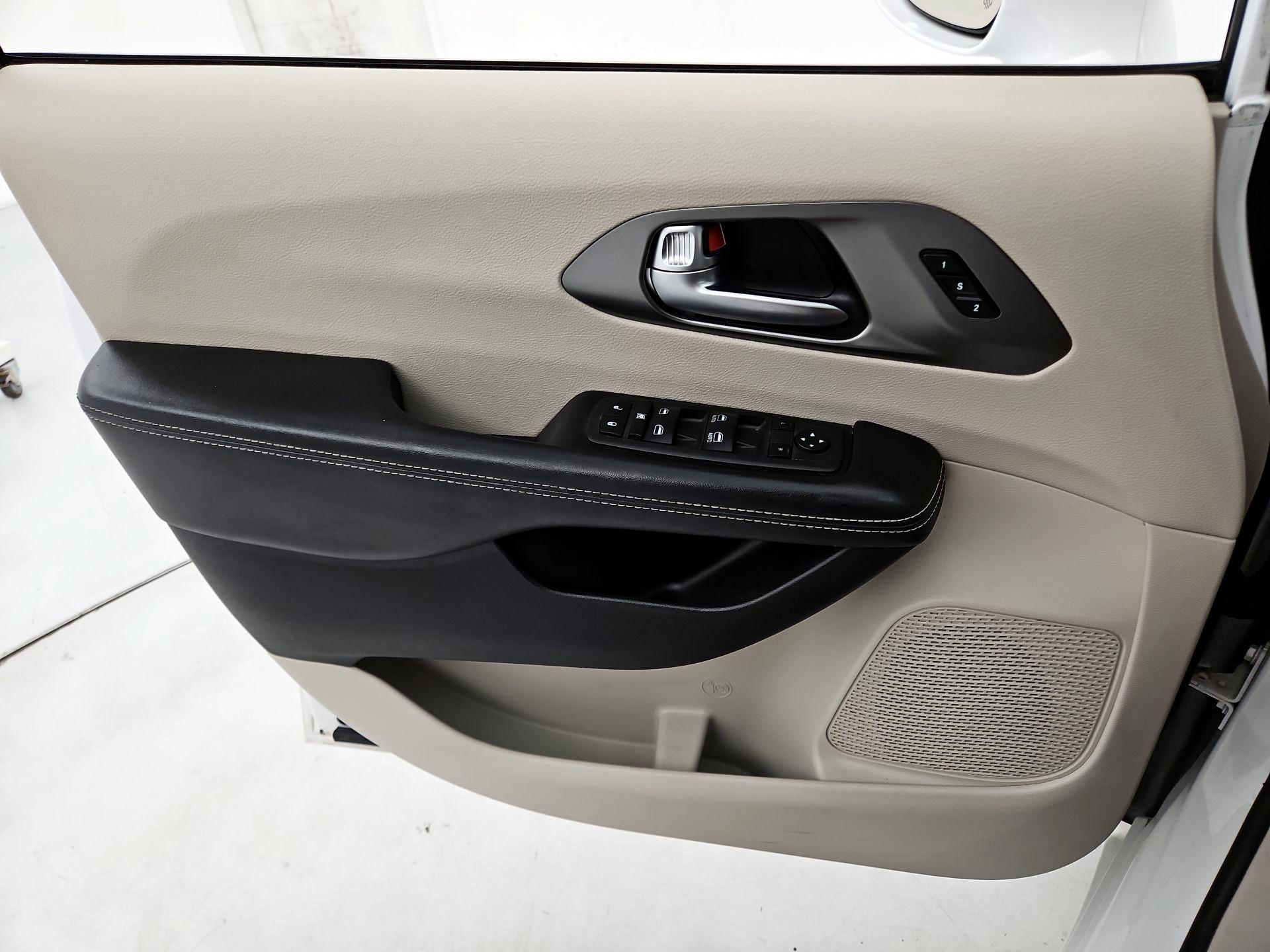 Thumbnail: 2022 Chrysler Pacifica - 12