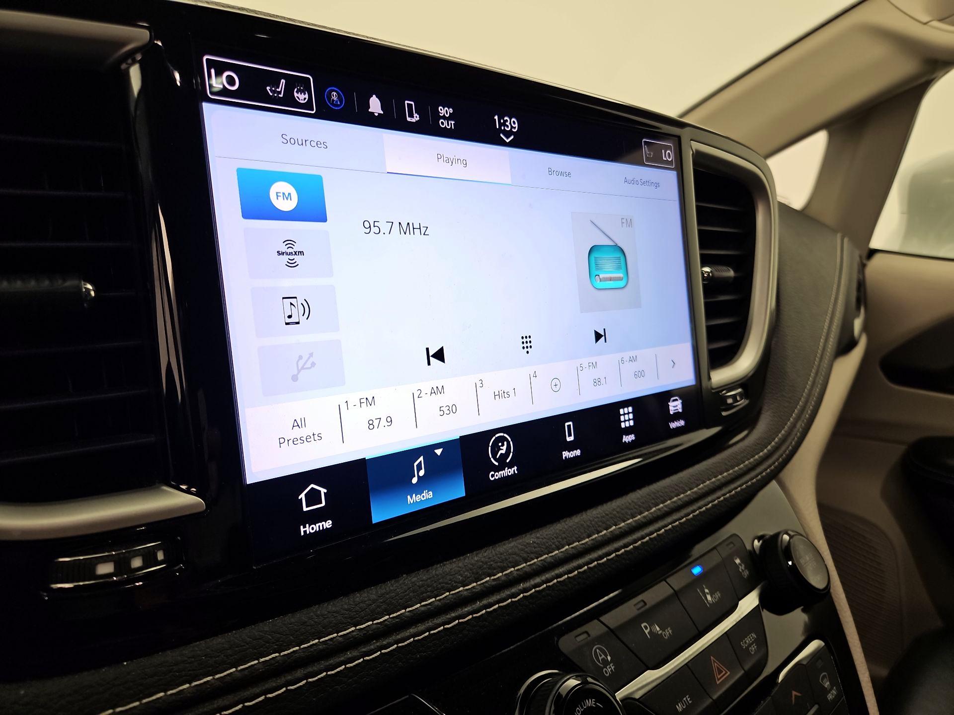 Thumbnail: 2022 Chrysler Pacifica - 15