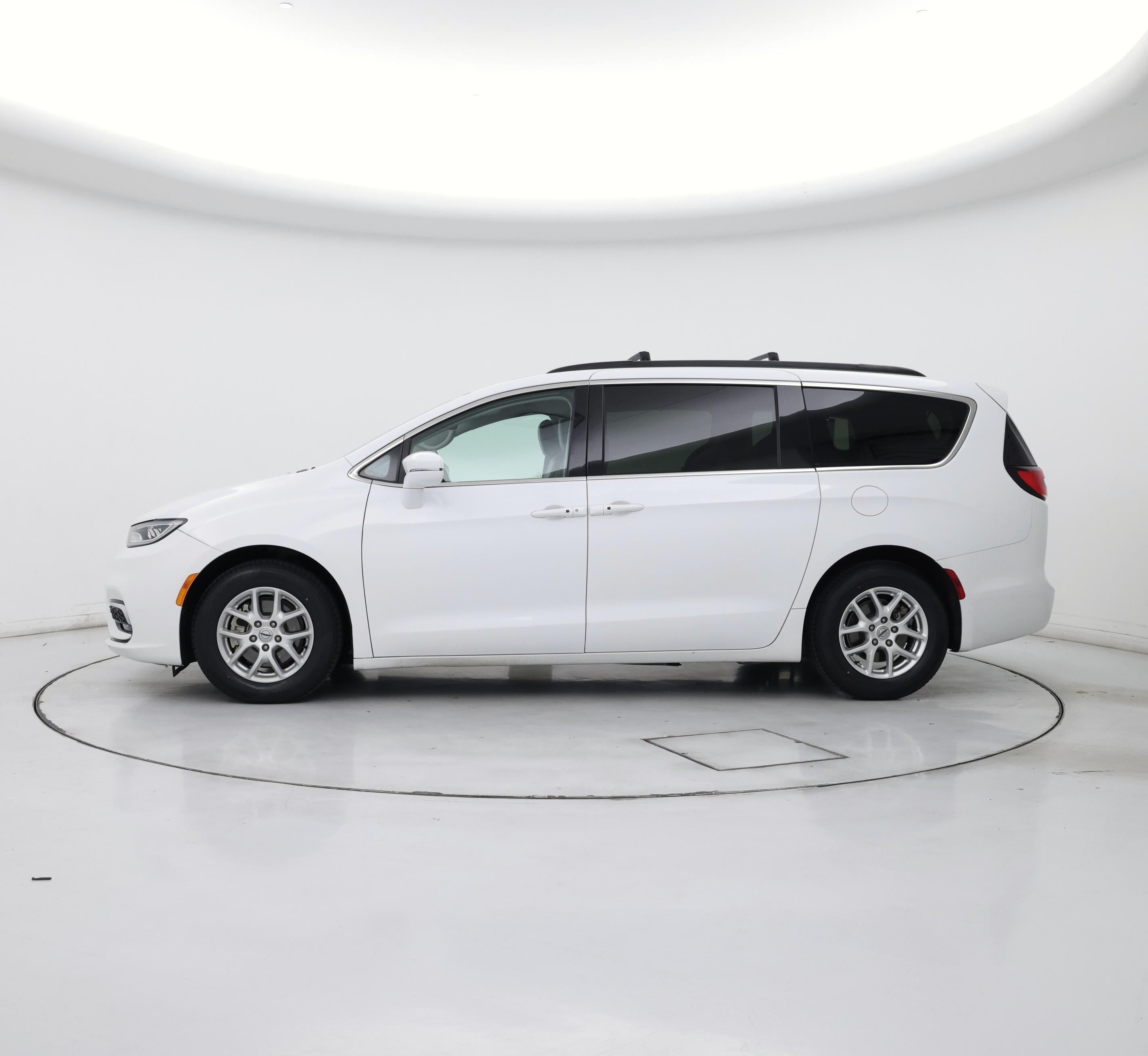 Thumbnail: 2022 Chrysler Pacifica - 3