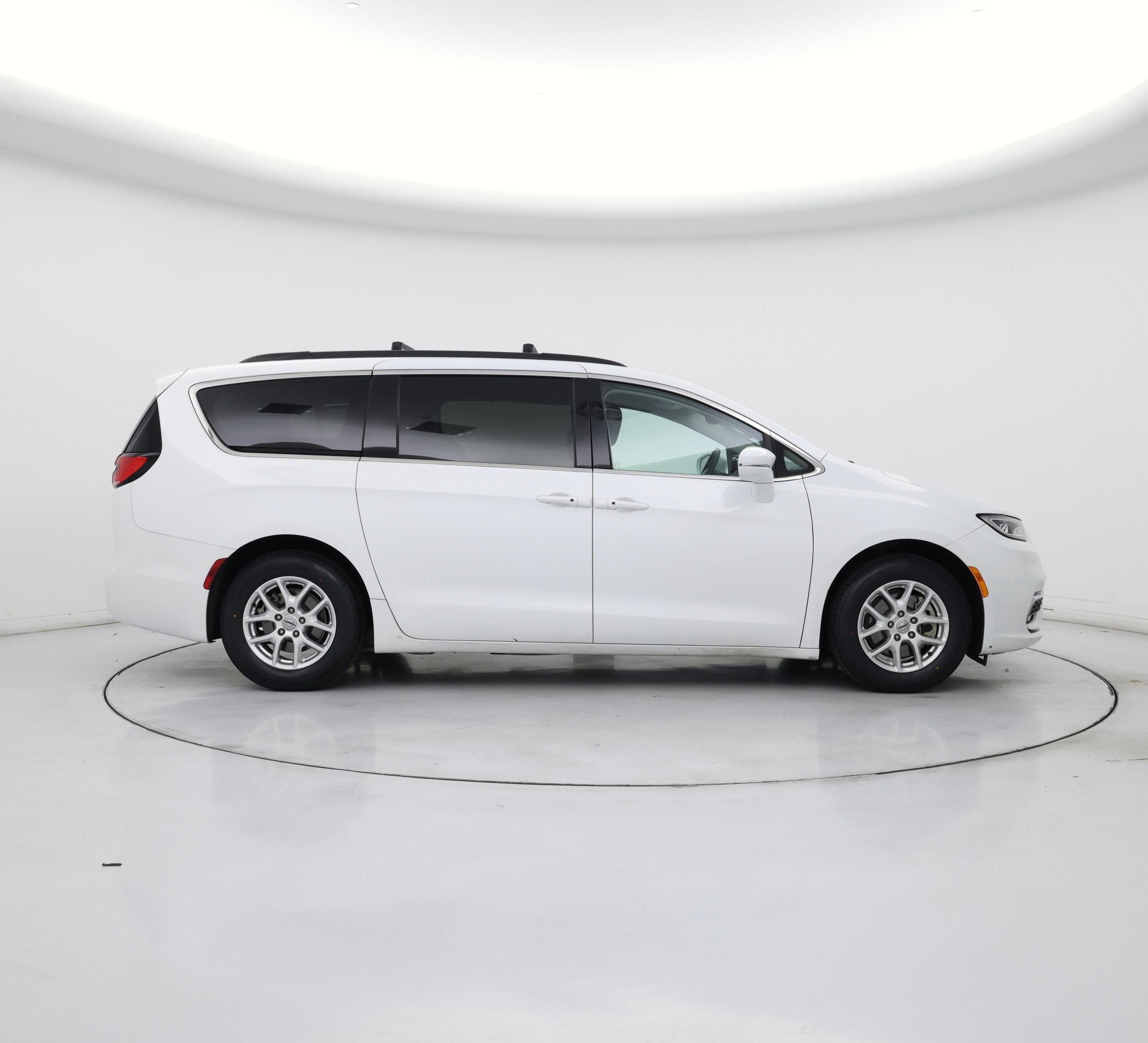 Thumbnail: 2022 Chrysler Pacifica - 7