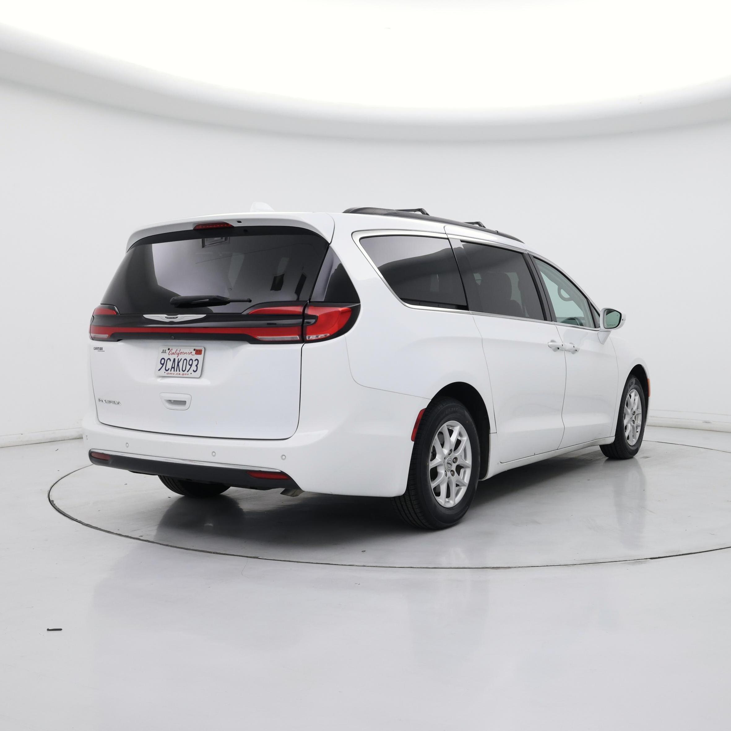 Thumbnail: 2022 Chrysler Pacifica - 8