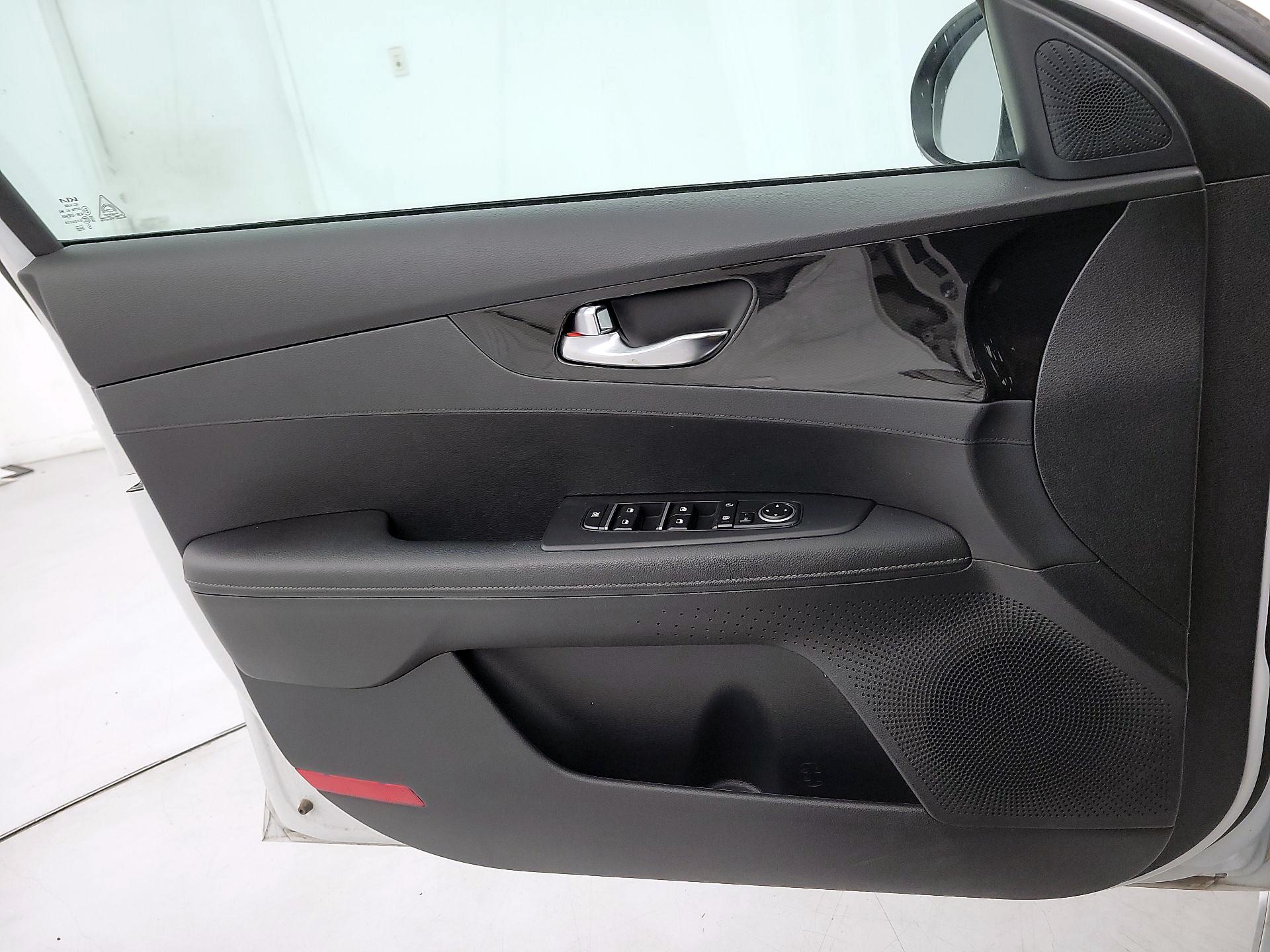 Thumbnail: 2022 Kia Forte - 12