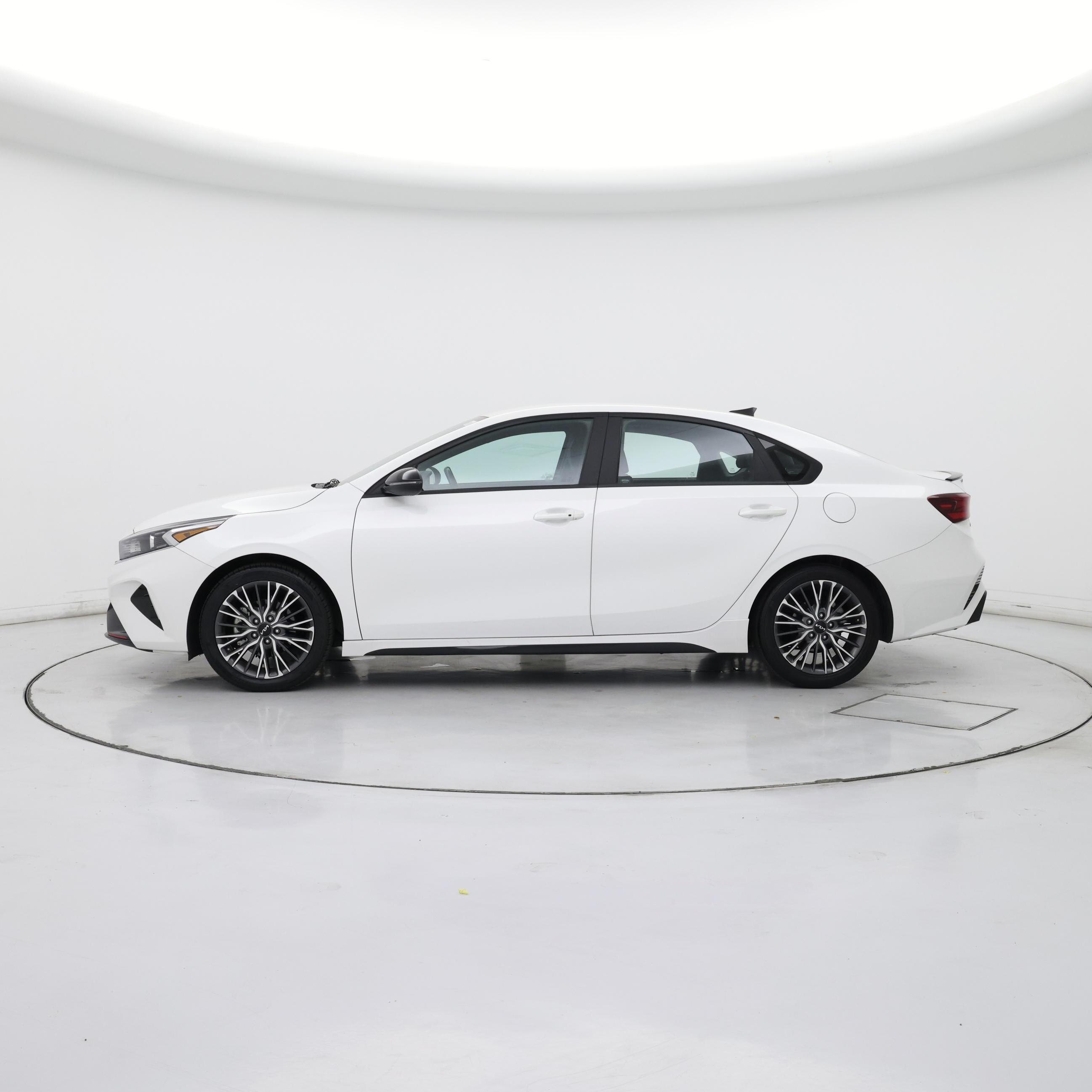 Thumbnail: 2022 Kia Forte - 3