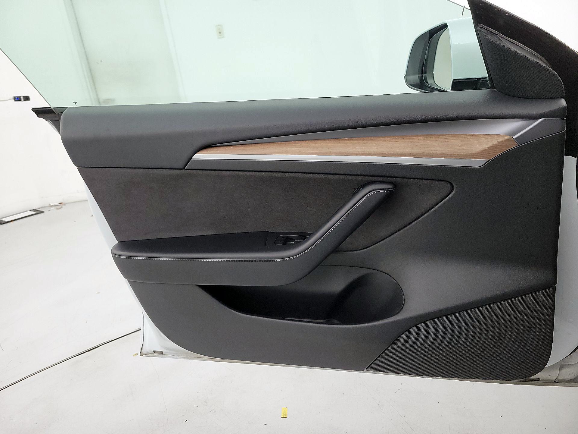 Thumbnail: 2021 Tesla Model 3 - 12