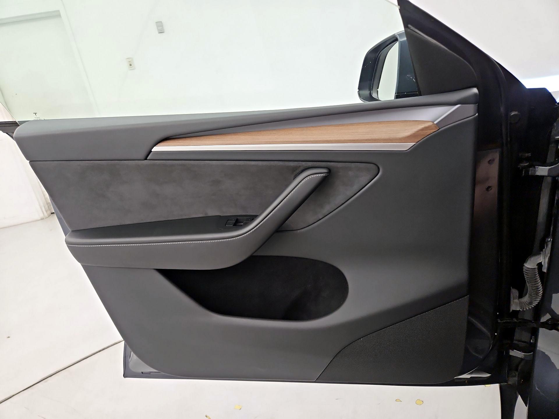 Thumbnail: 2023 Tesla Model Y - 12