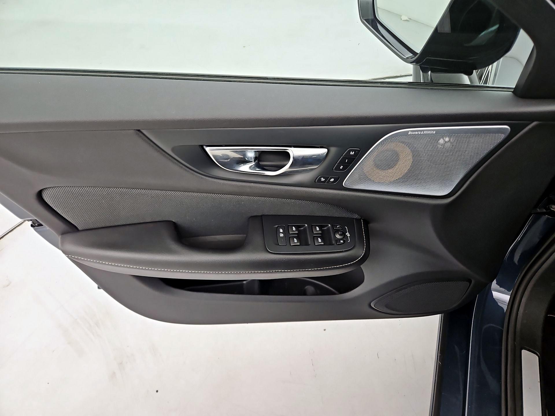 Thumbnail: 2019 Volvo S60 - 12