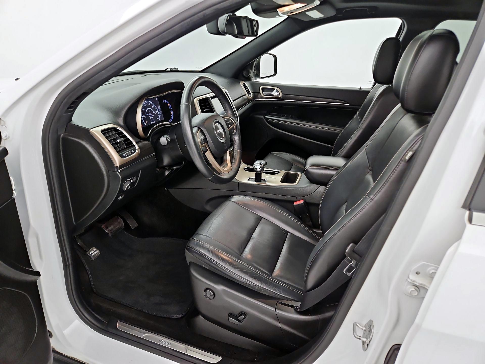 Thumbnail: 2015 Jeep Grand Cherokee - 11