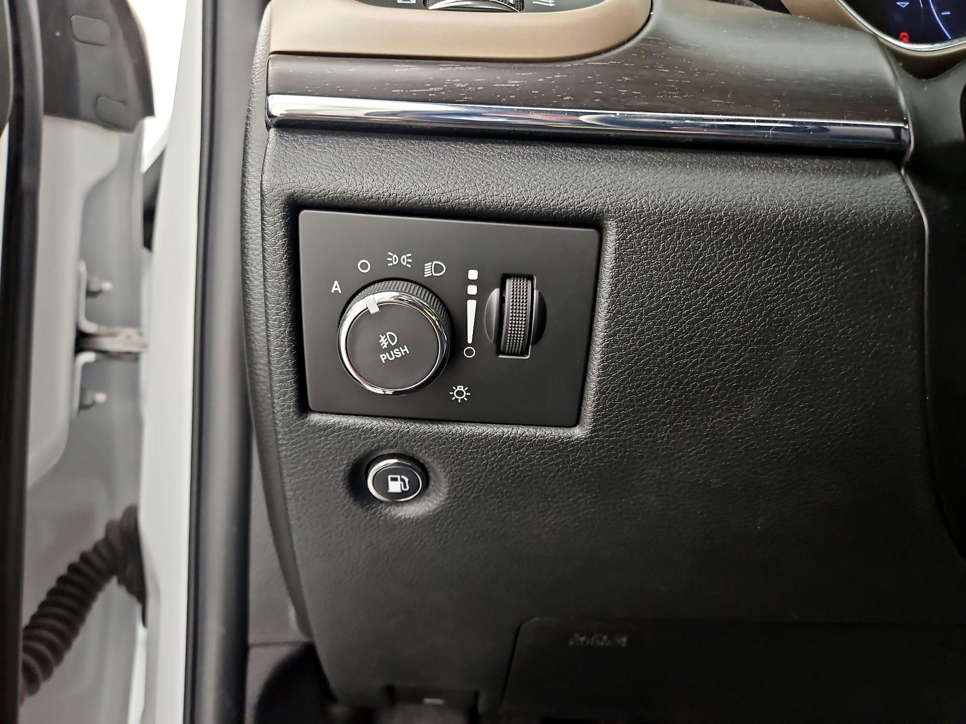 Thumbnail: 2015 Jeep Grand Cherokee - 13