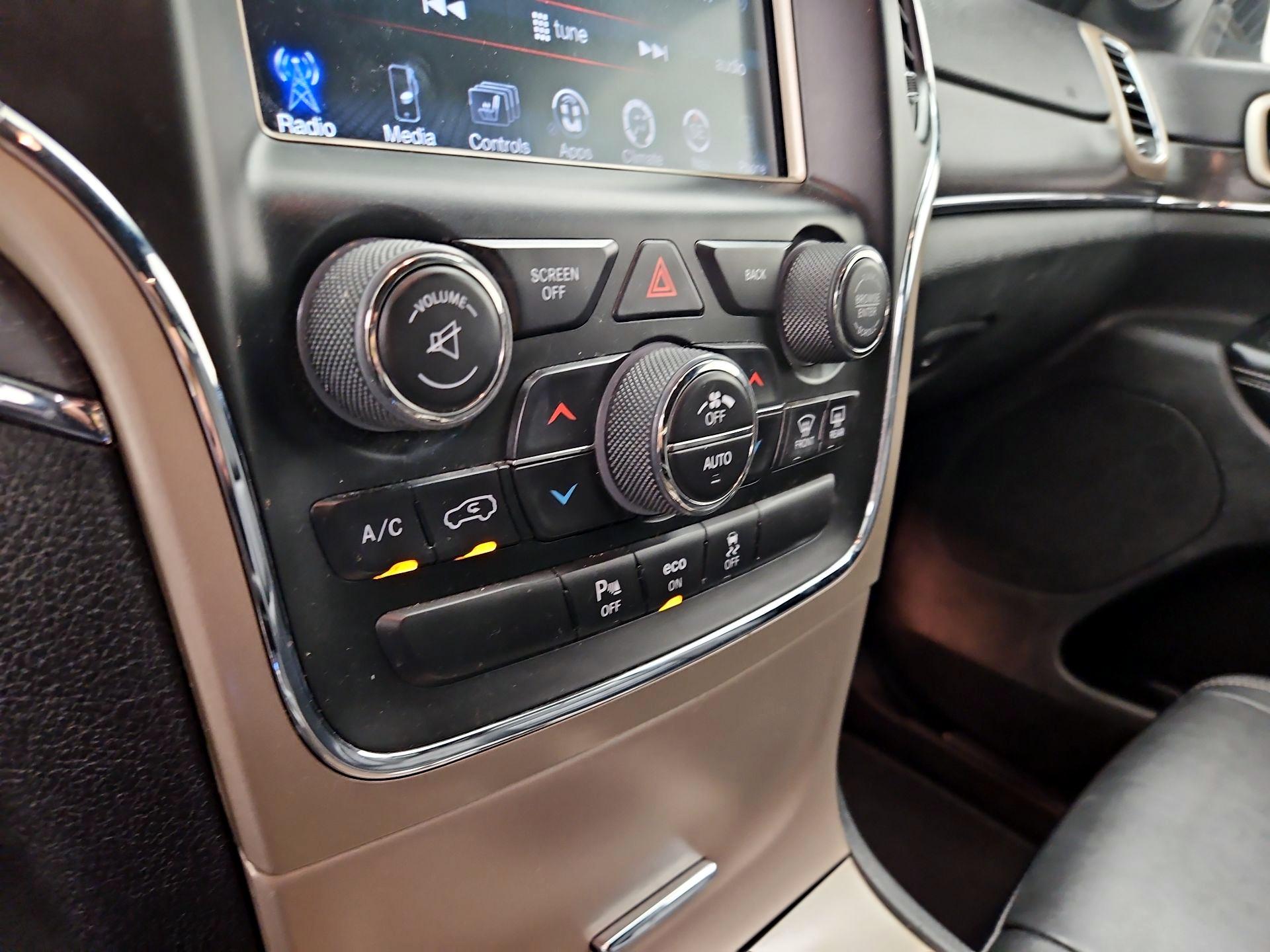 Thumbnail: 2015 Jeep Grand Cherokee - 17