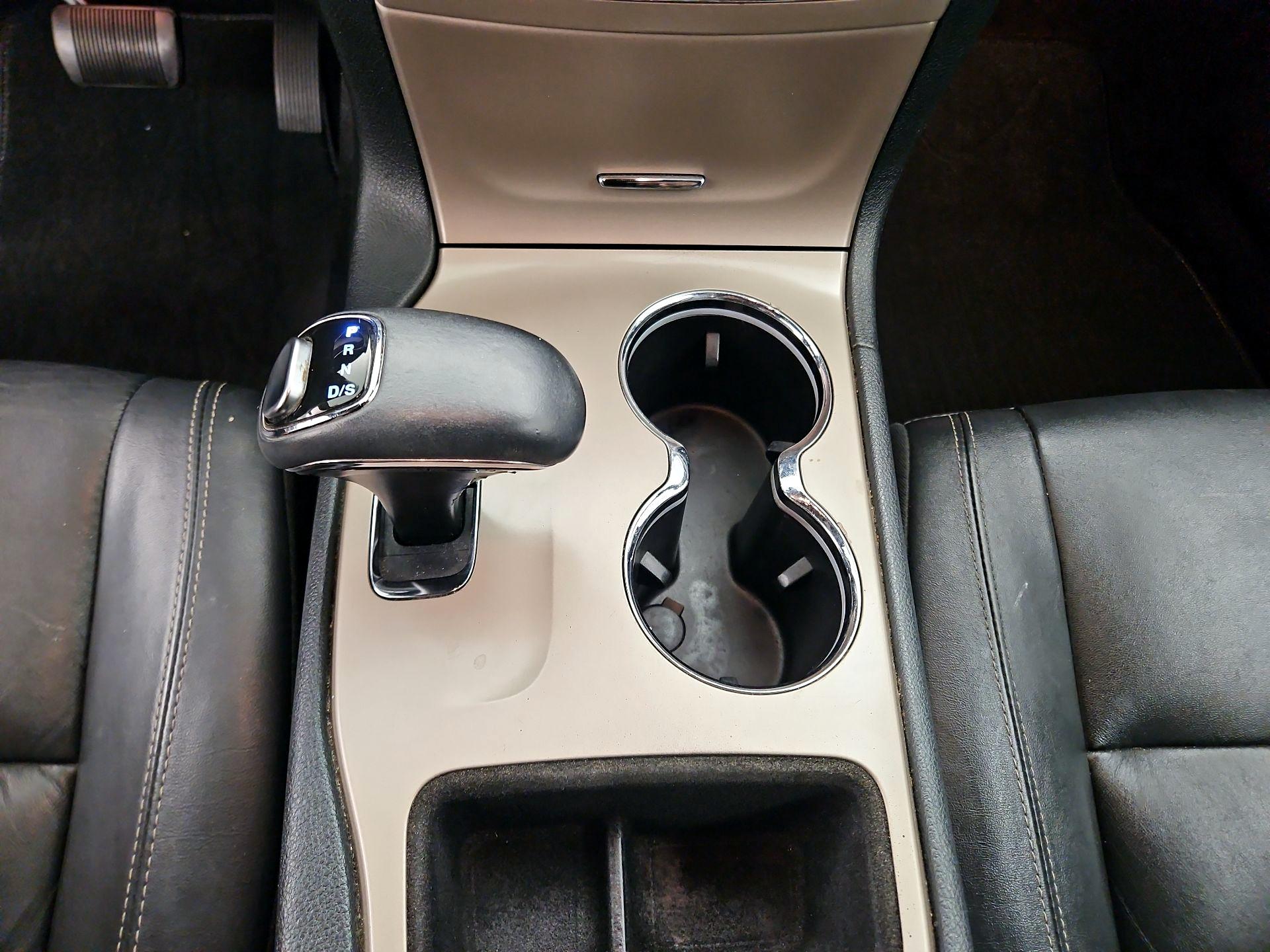 Thumbnail: 2015 Jeep Grand Cherokee - 18